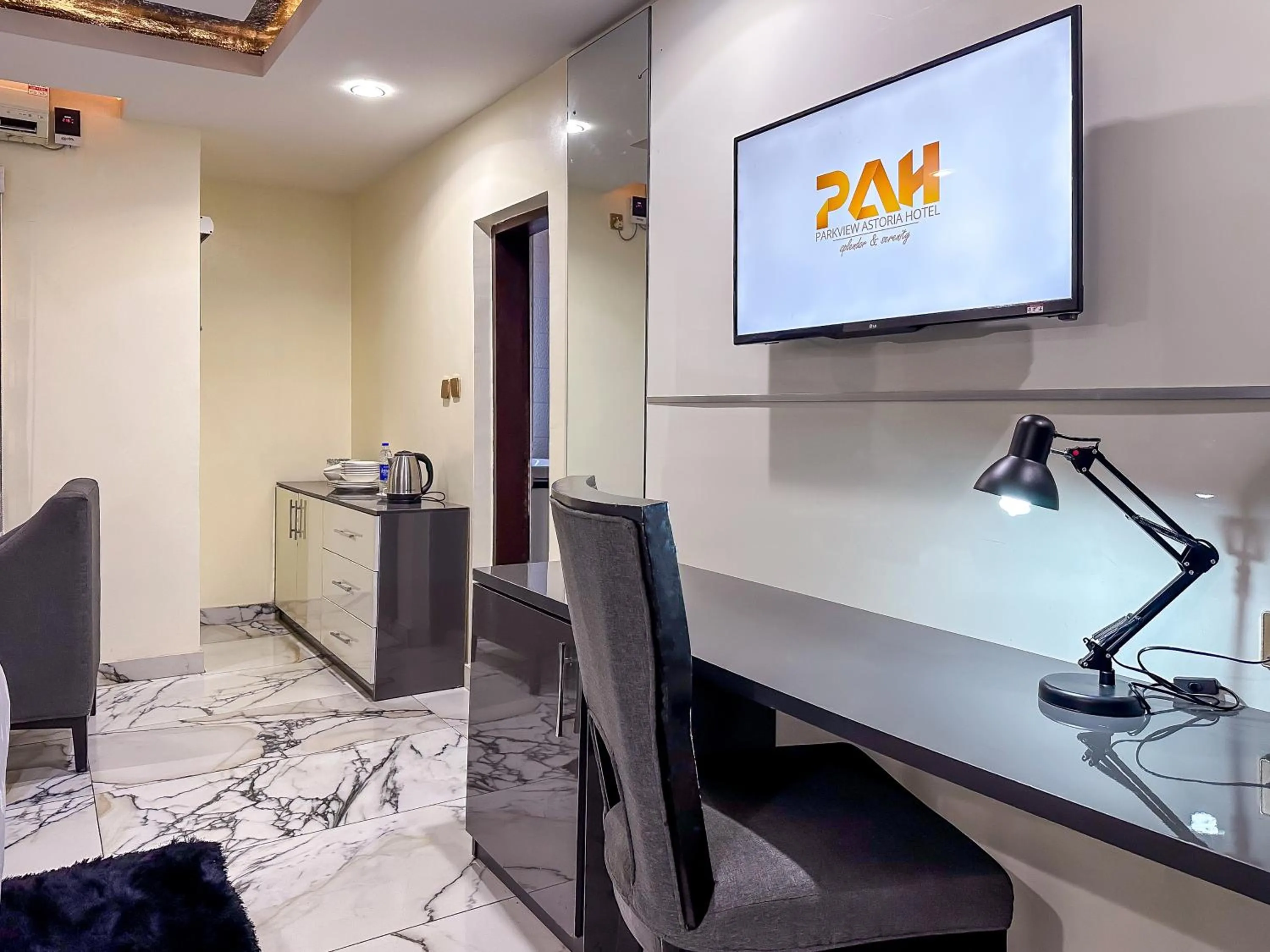 TV and multimedia in Parkview Astoria Hotel