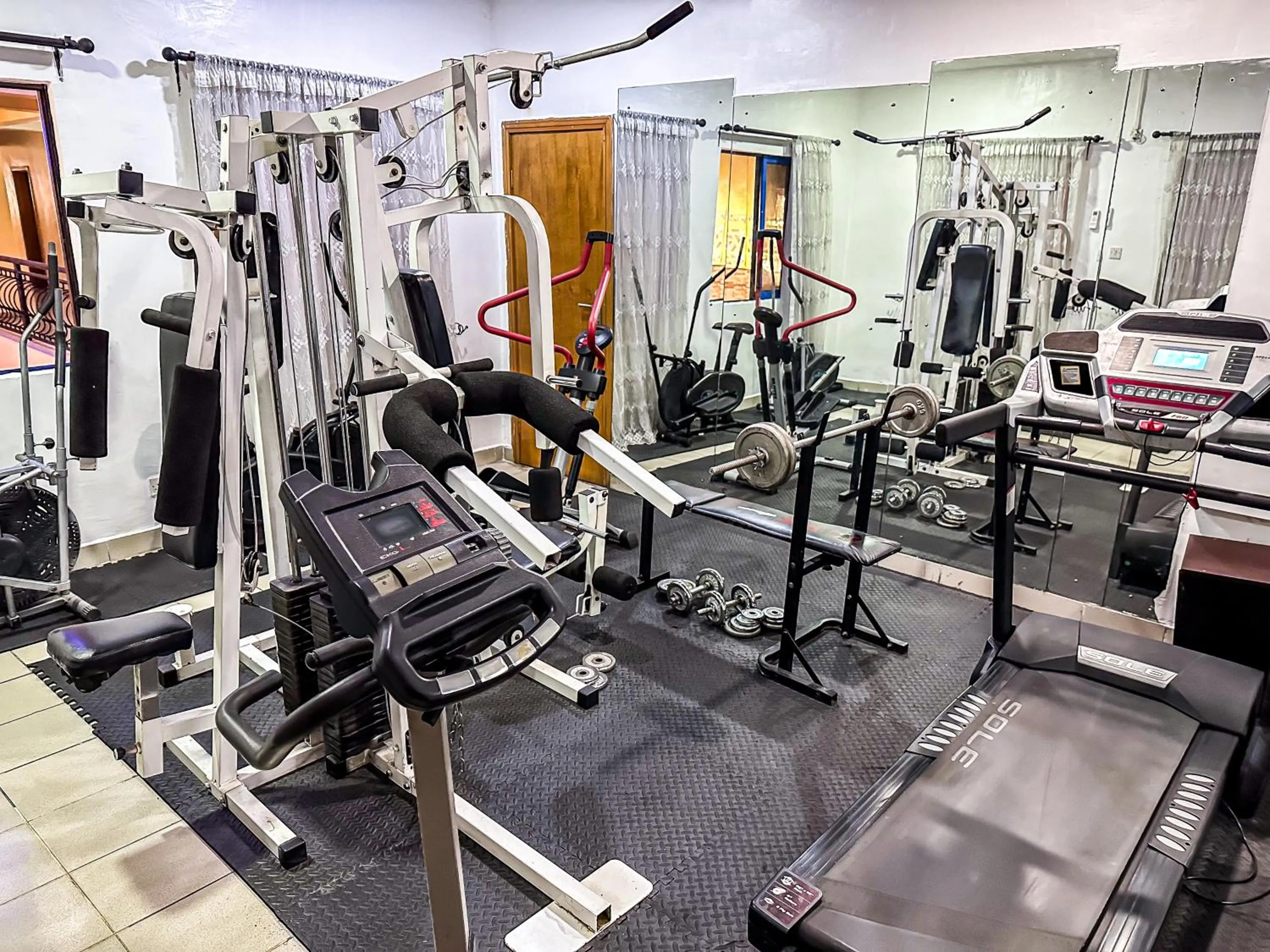 Fitness centre/facilities in Parkview Astoria Hotel