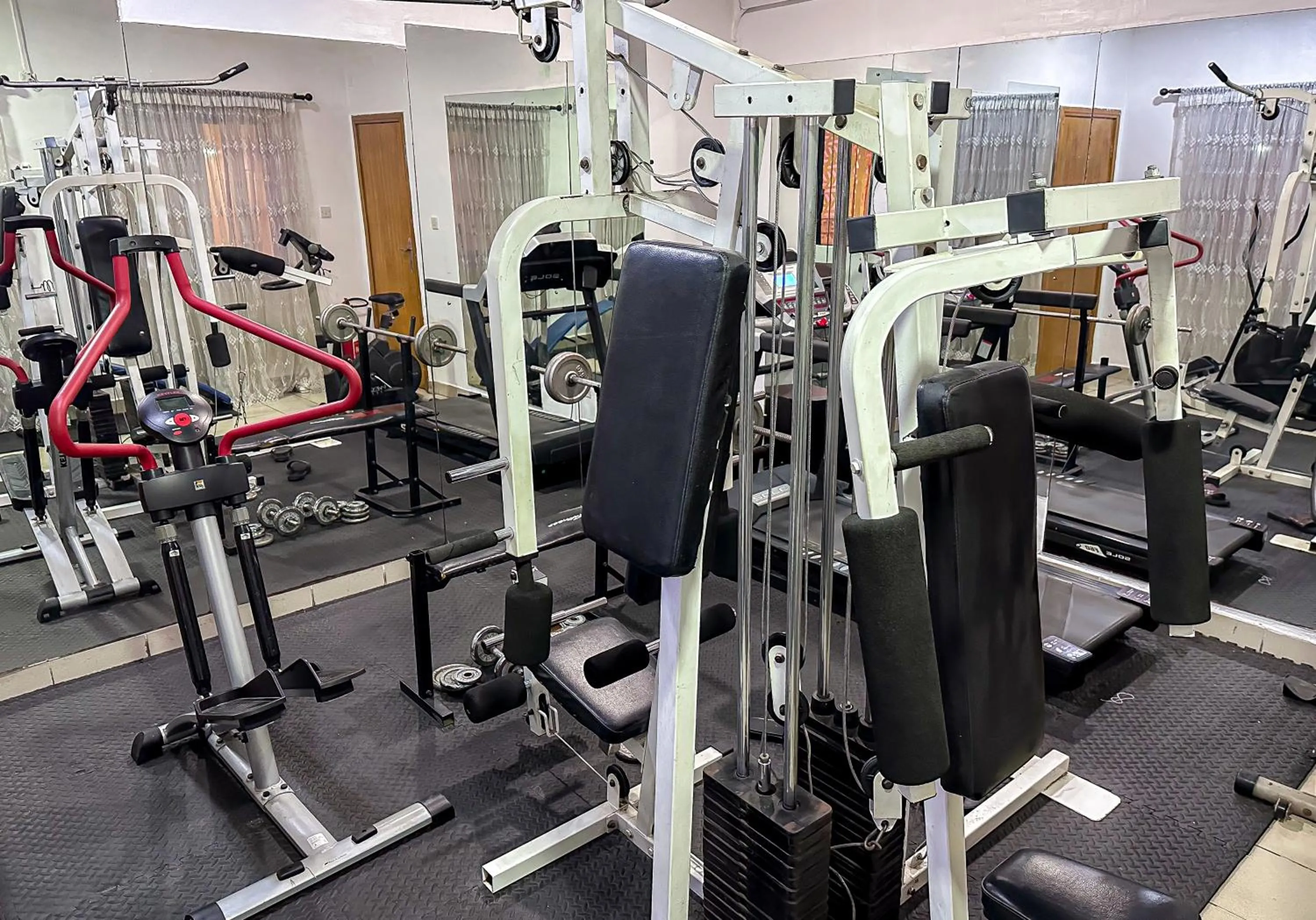 Fitness centre/facilities in Parkview Astoria Hotel