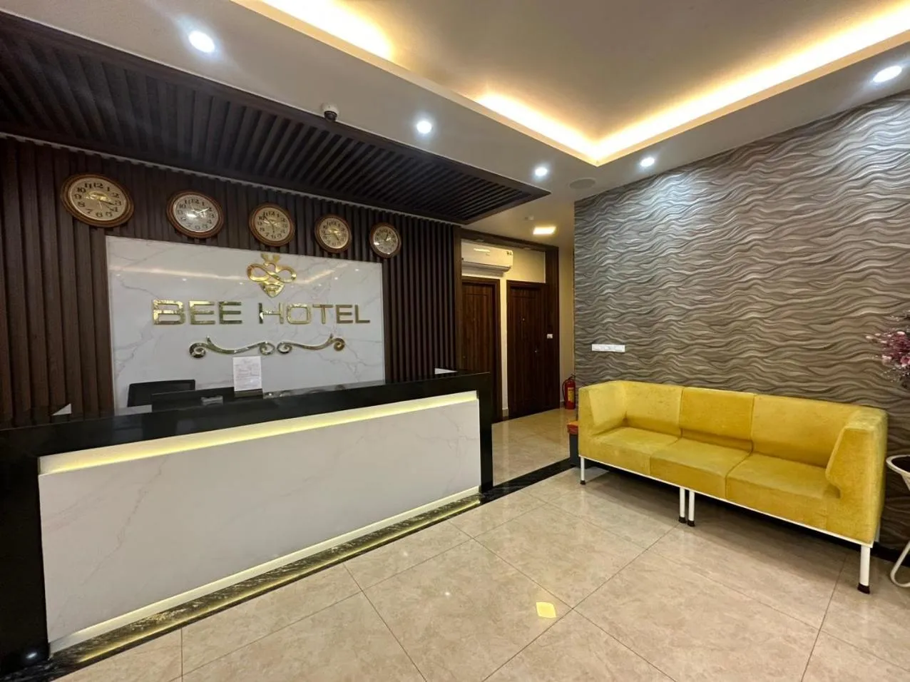 Lobby or reception in Capital O 1194 Bee Hotel