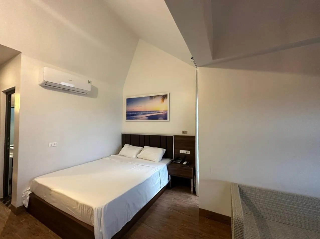 Bedroom, Bed in Capital O 1194 Bee Hotel