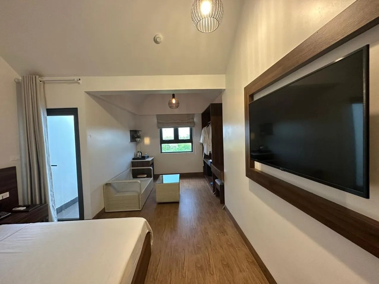 Bedroom, Bed in Capital O 1194 Bee Hotel