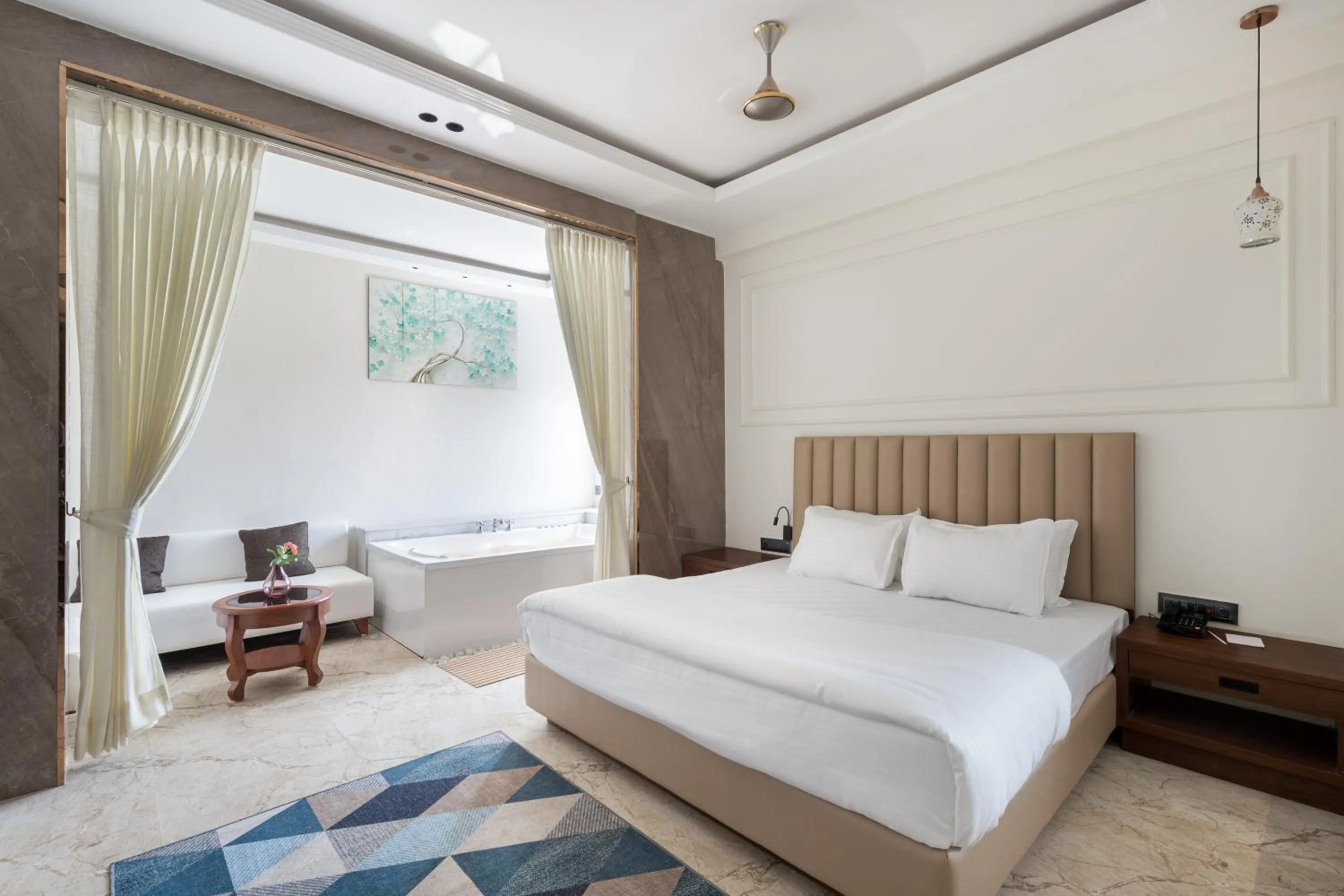 Hot Tub, Bed in Hotel Caesars Palace