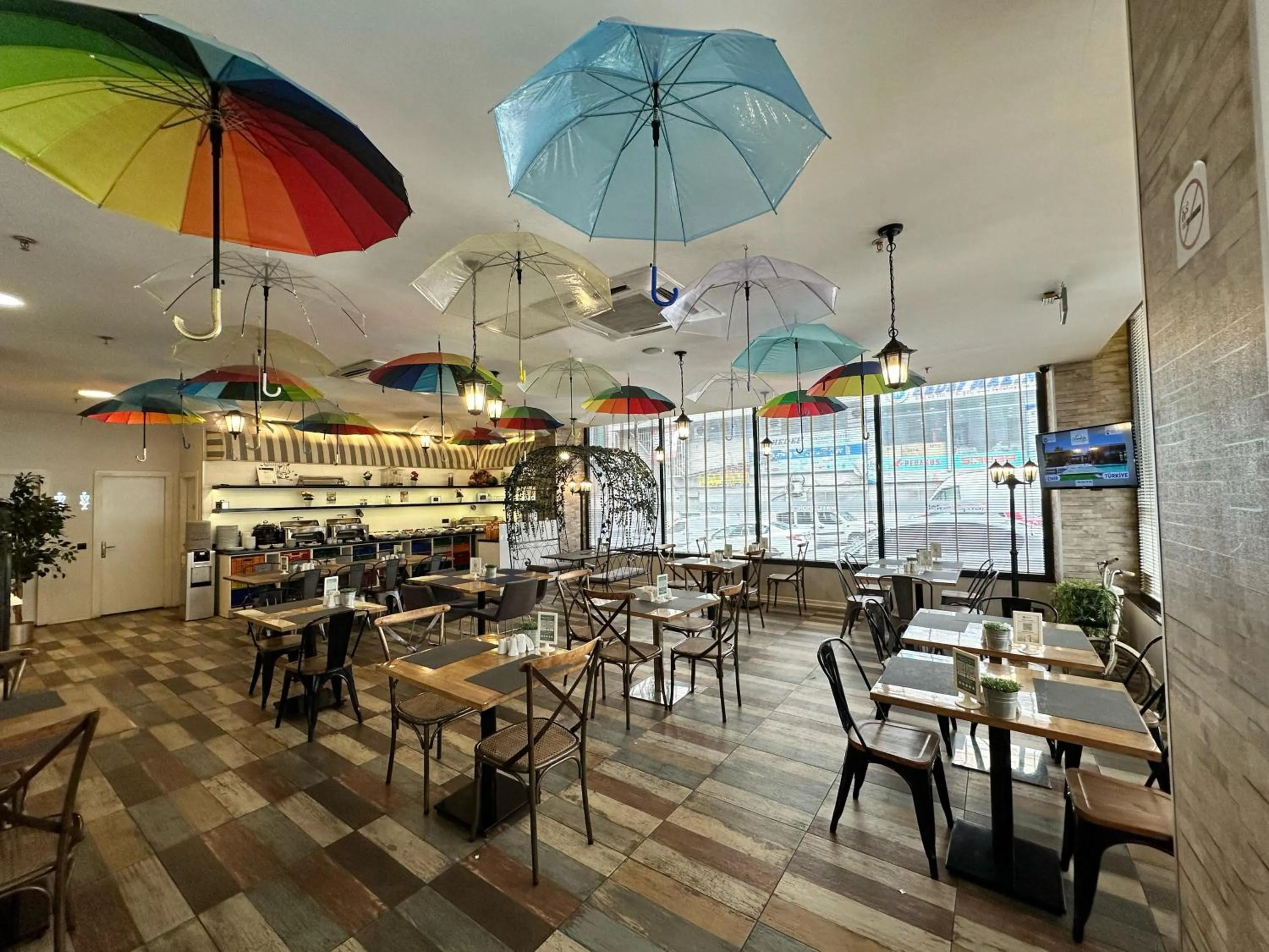 Restaurant/places to eat in Tempo Fair Suites