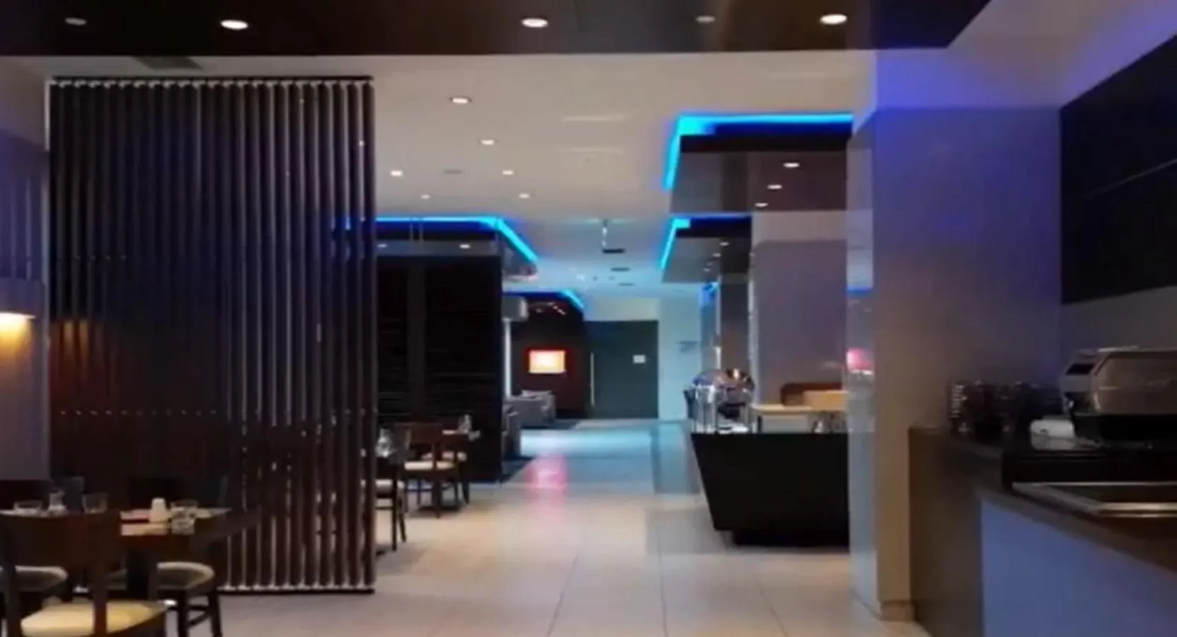 Restaurant/places to eat in FEZ INN Hotel