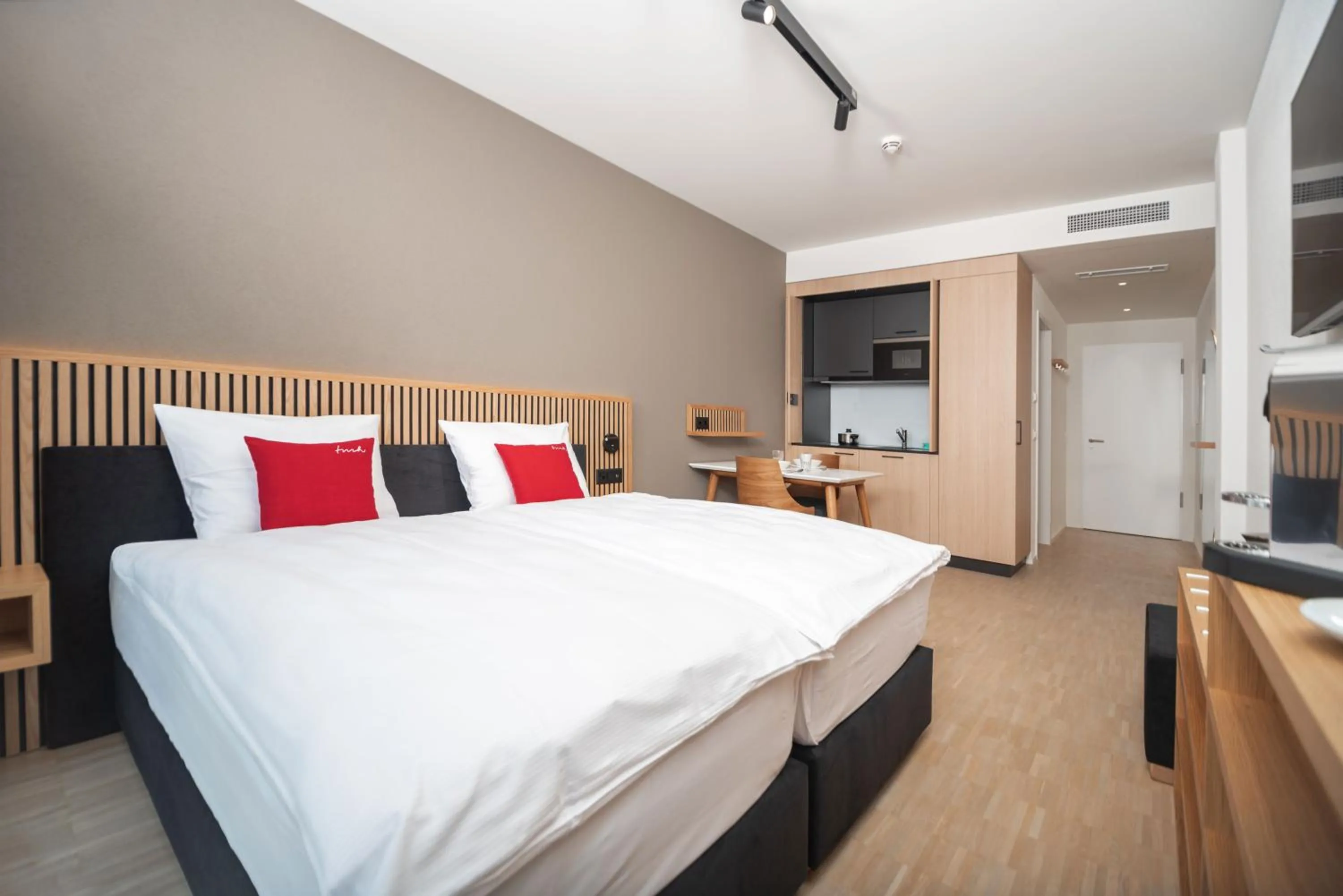 Photo of the whole room, Bed in Tailormade Hotel BAB Bachenbülach