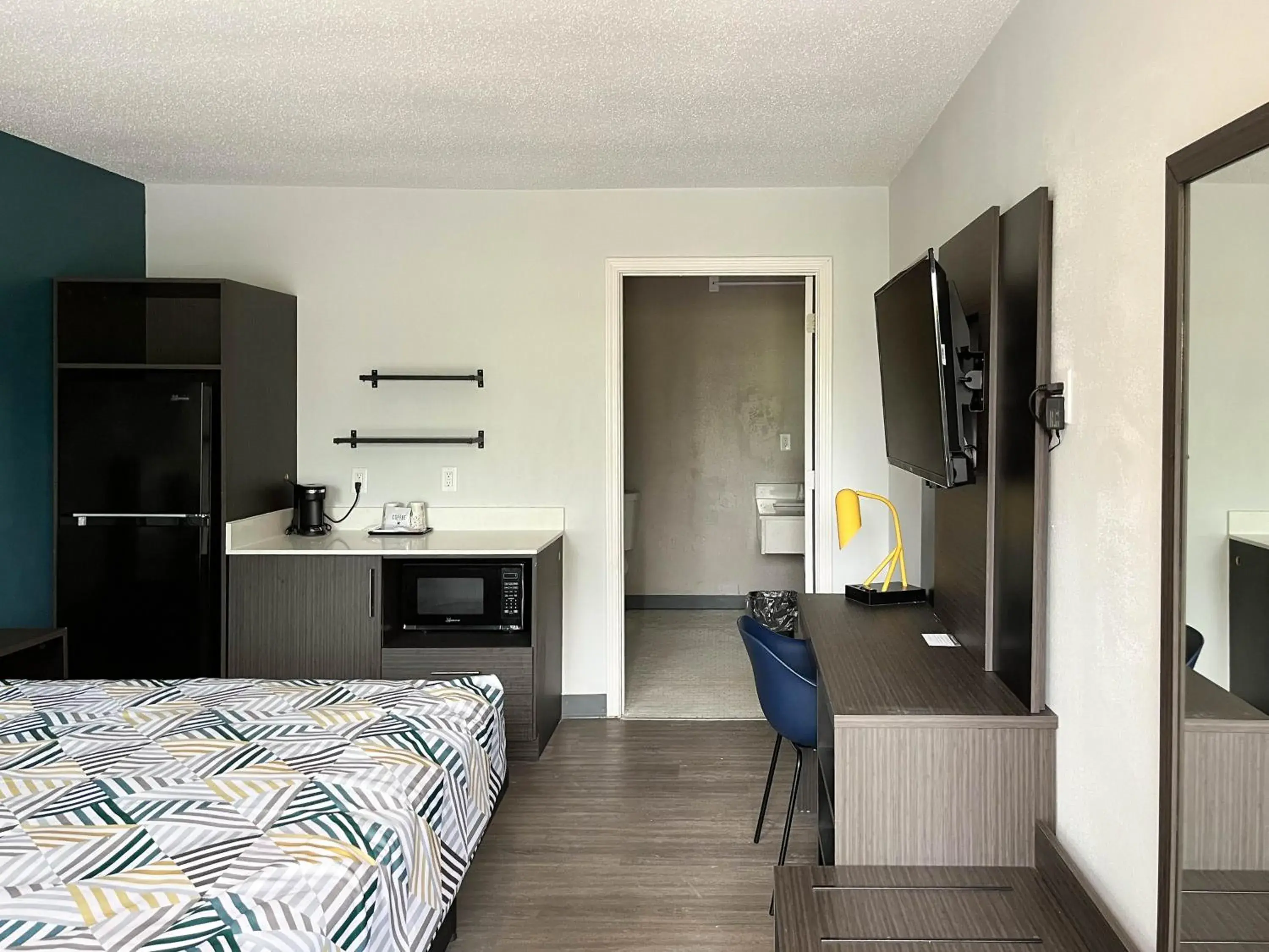 Kitchen or kitchenette, Bed in Studio 6 Suites Lafayette, IN