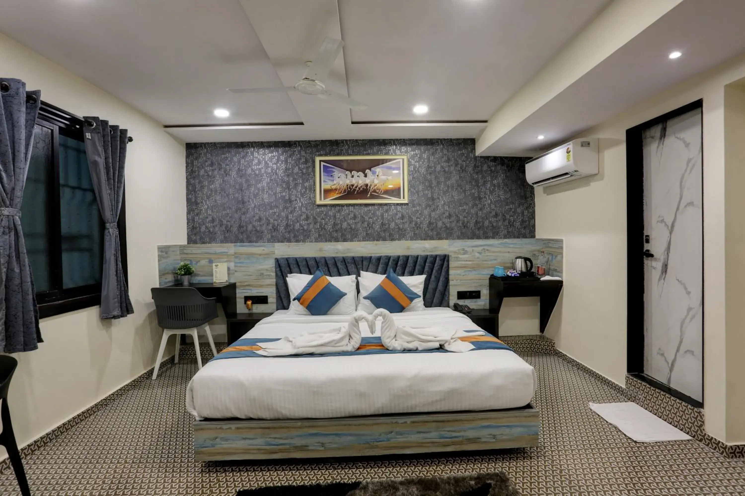 Bedroom, Bed in DIAMOND HOTEL Bedroom, Bed in DIAMOND HOTEL