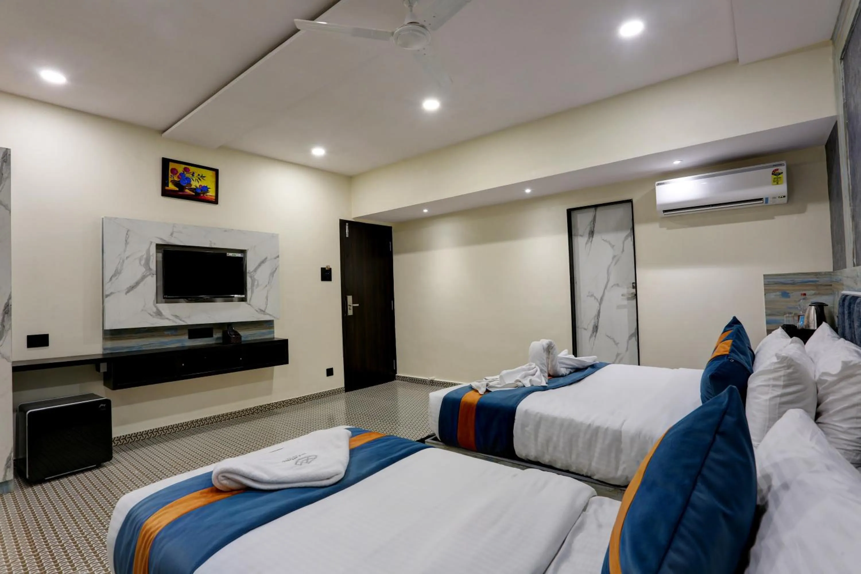 Bedroom, Bed in DIAMOND HOTEL