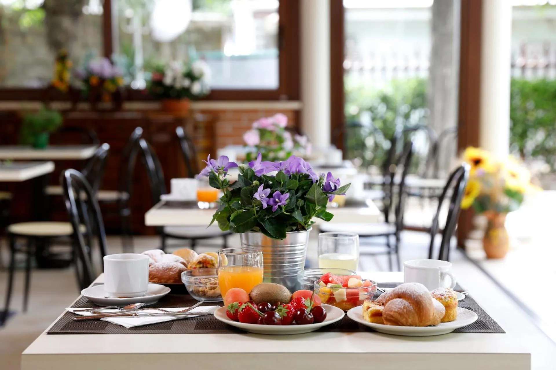 Food and drinks in Hotel Villa Fulgida