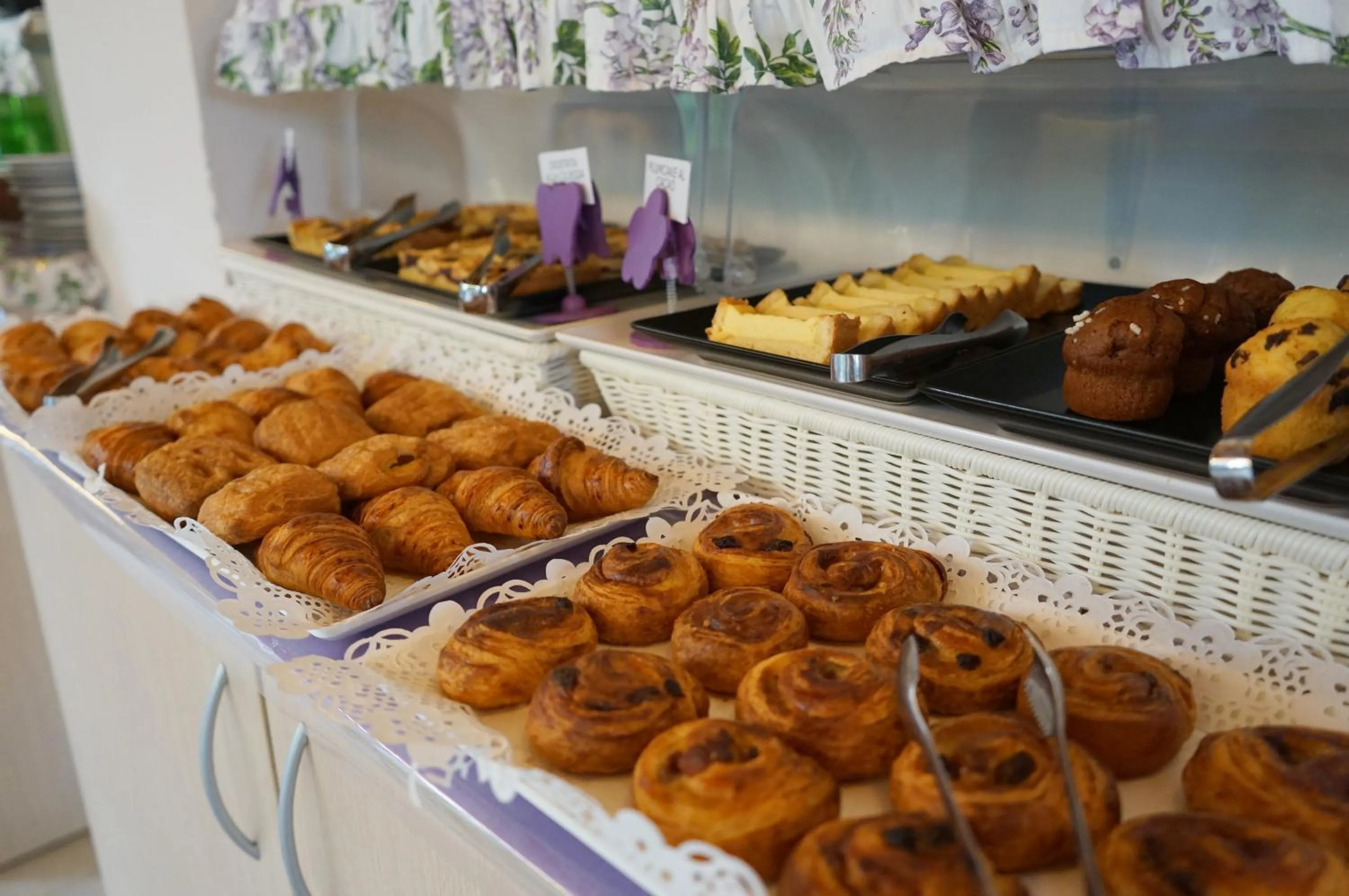 Buffet breakfast in Hotel Villa Fulgida