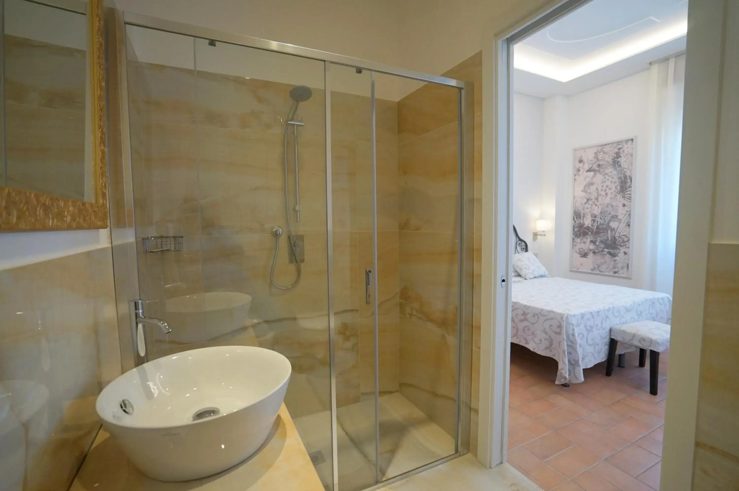 Shower, Bathroom in Hotel Villa Fulgida