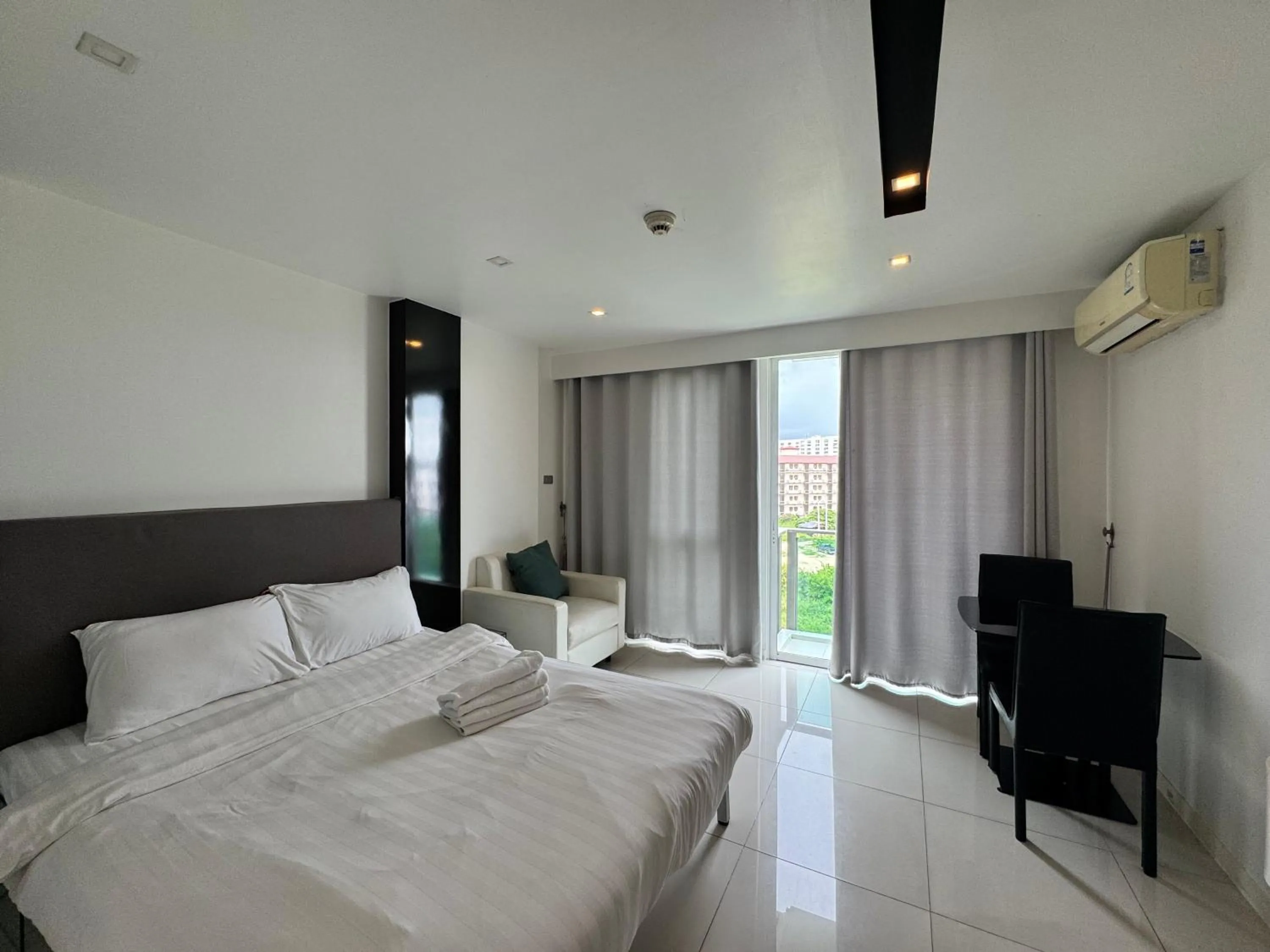 Bed in City Center Residence & Hot Hot Hot