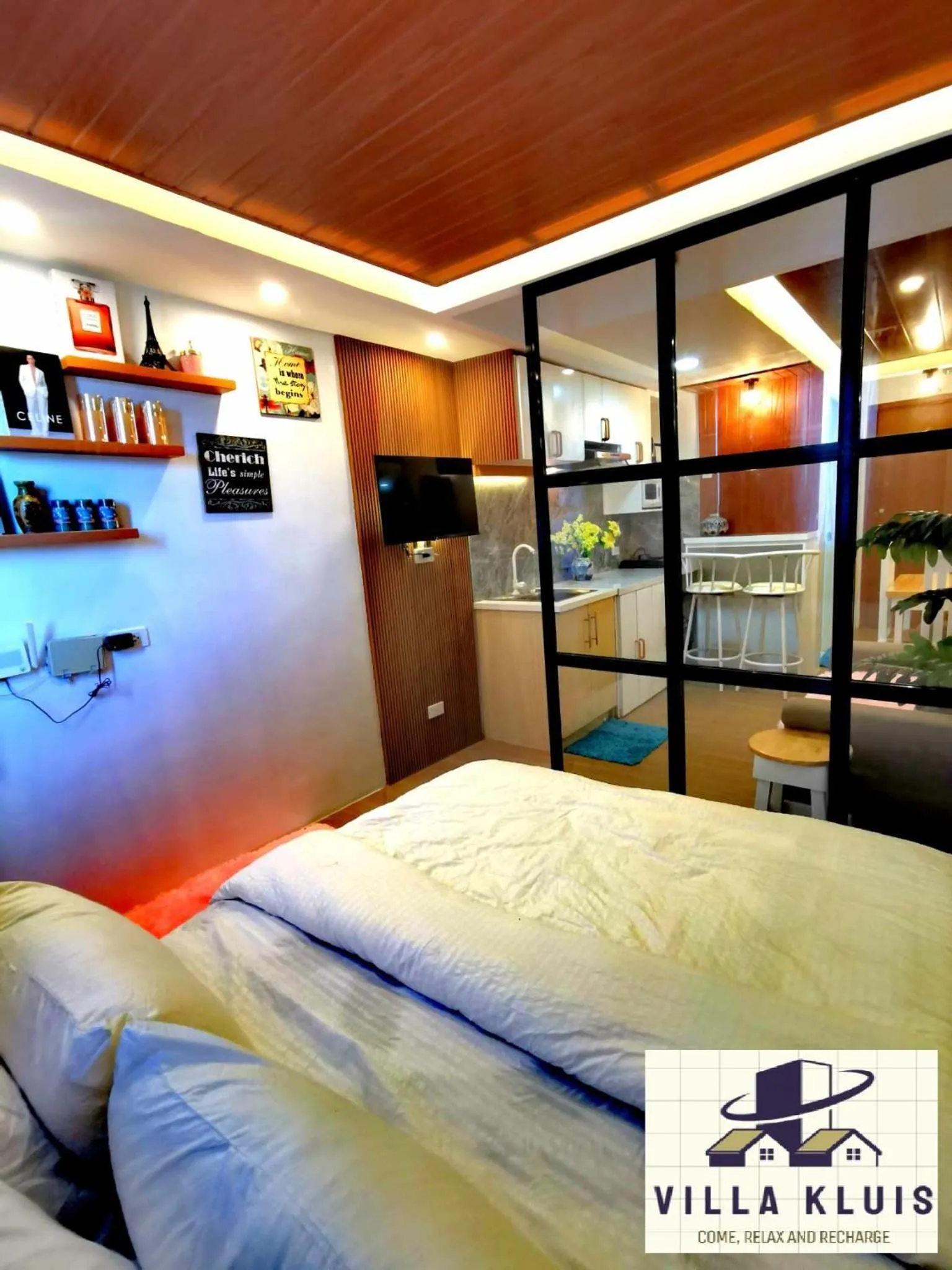 Bed in Tagaytay Cozy Staycation in Villa Kluis Pine Suite