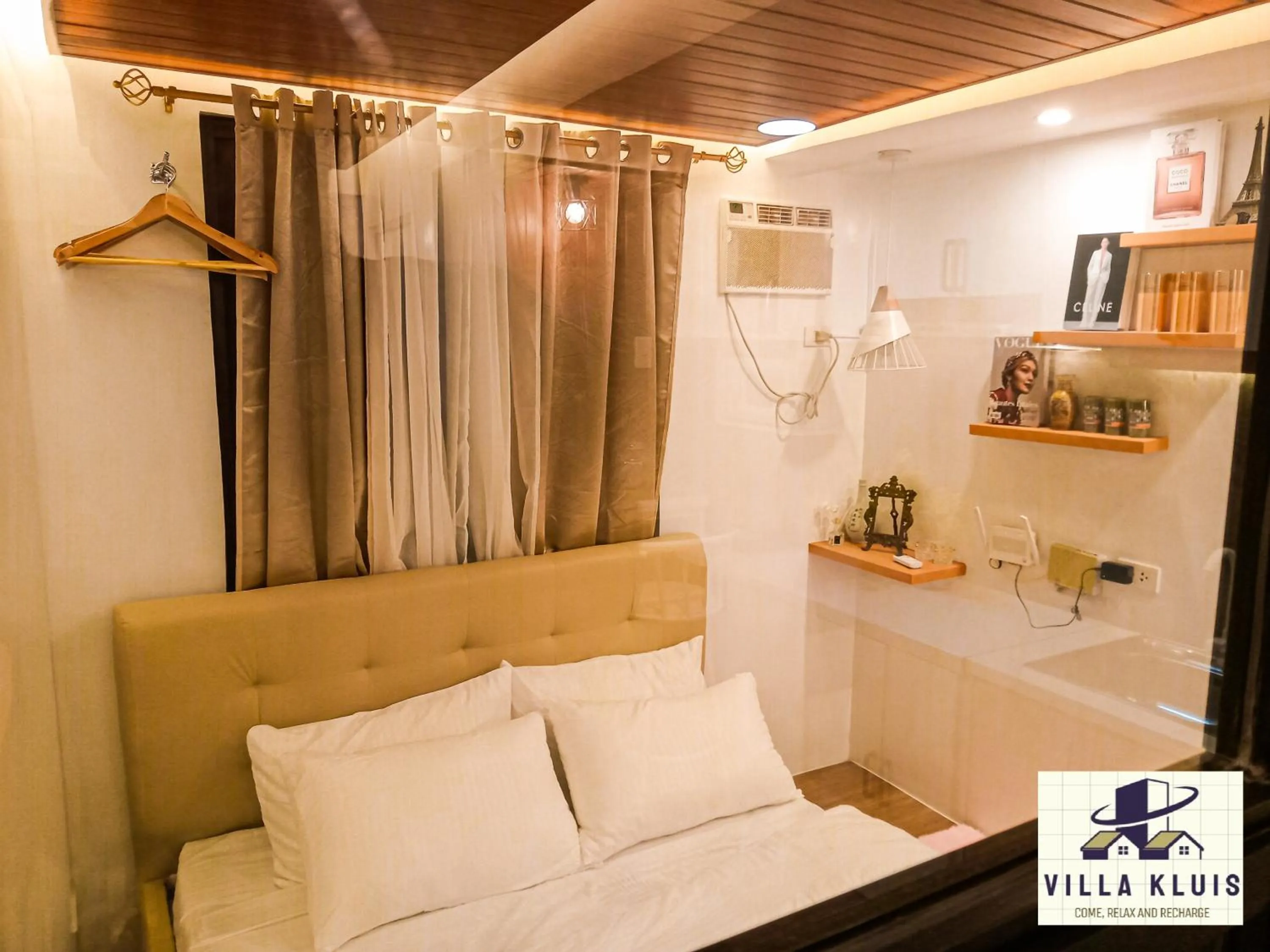 Bed in Tagaytay Cozy Staycation in Villa Kluis Pine Suite