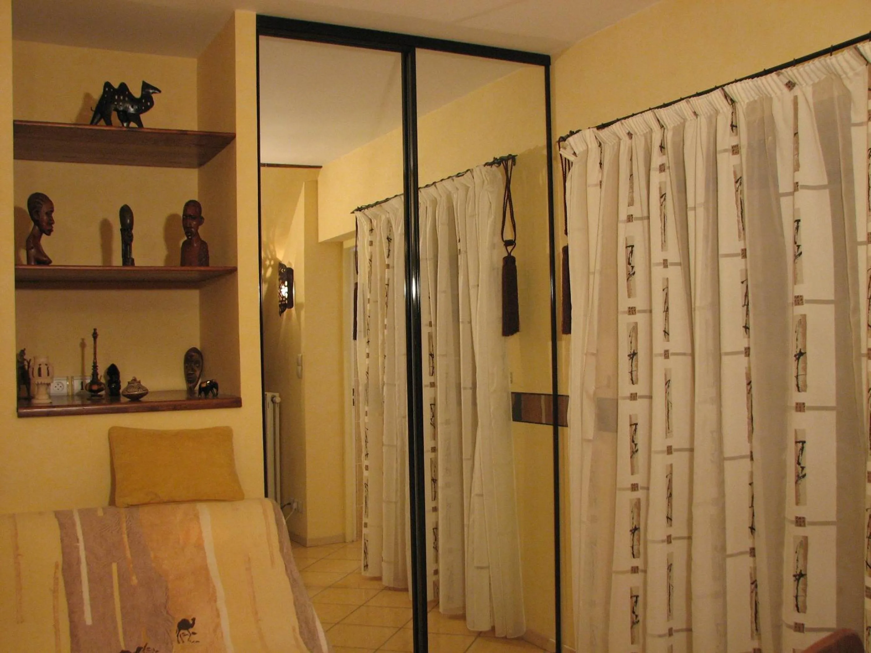 Decorative detail in Le Pas de L'Ane Chambres d'hôtes