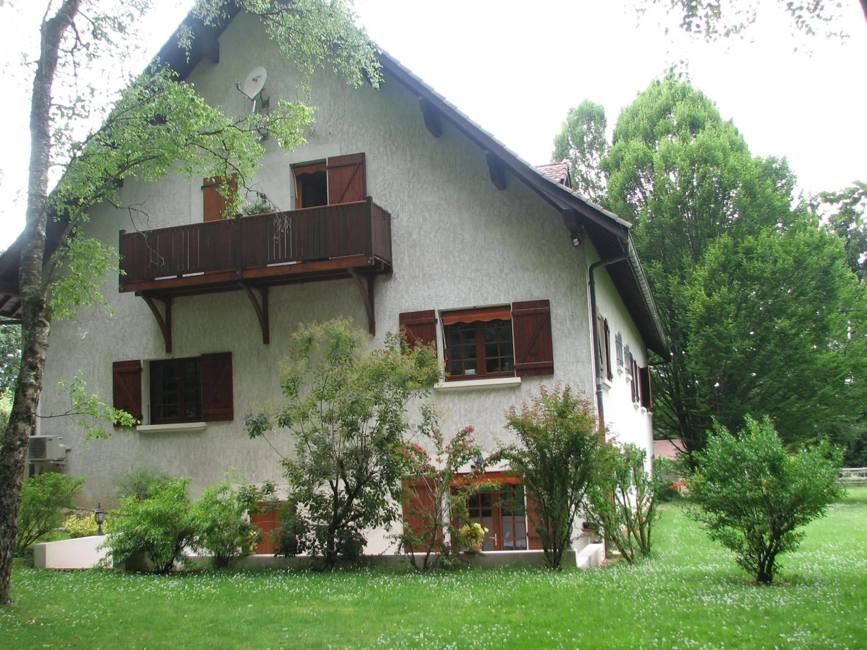 Garden view in Le Pas de L'Ane Chambres d'hôtes