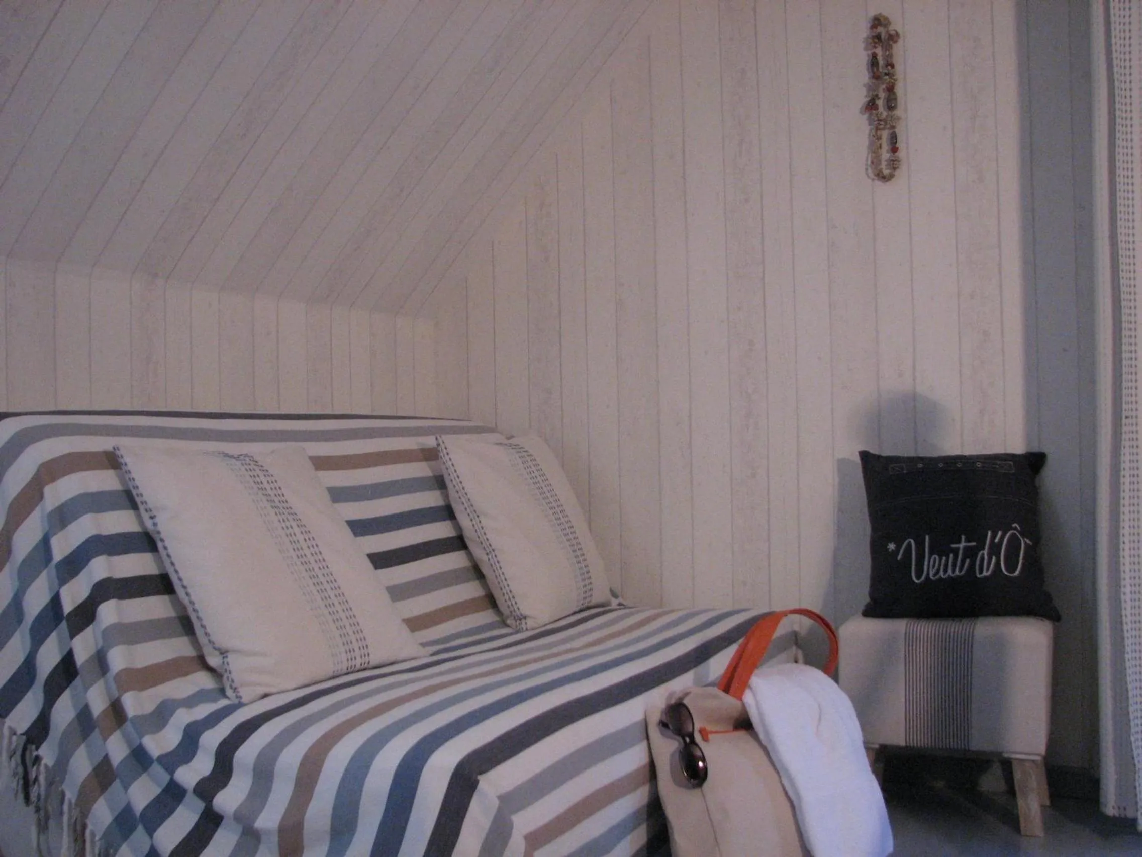 Decorative detail, Bed in Le Pas de L'Ane Chambres d'hôtes