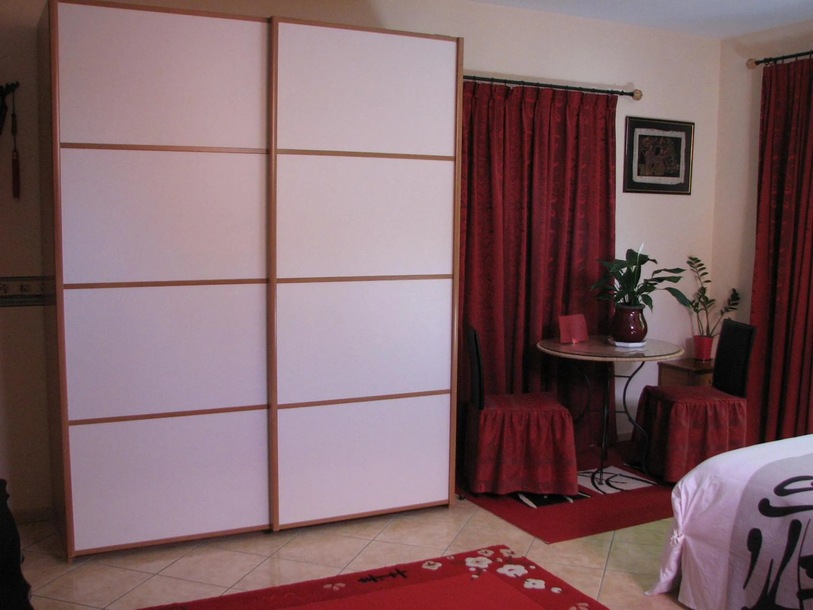 Decorative detail, Bed in Le Pas de L'Ane Chambres d'hôtes