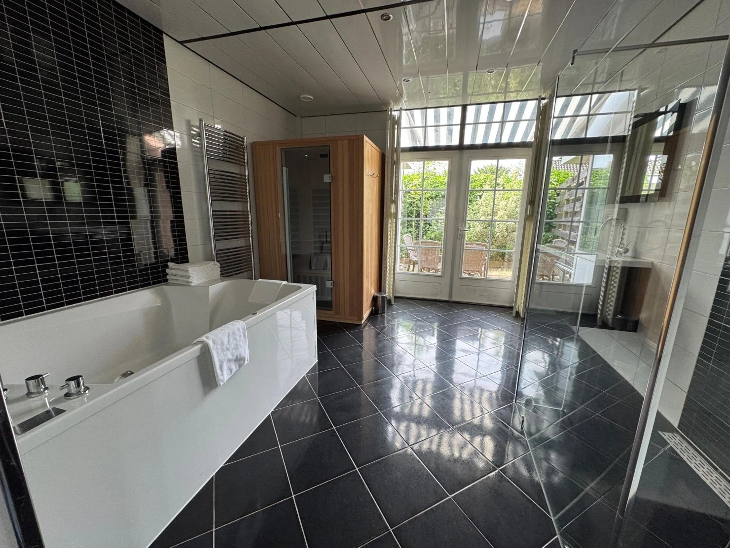 Bathroom in Fletcher Hotel Restaurant Marijke