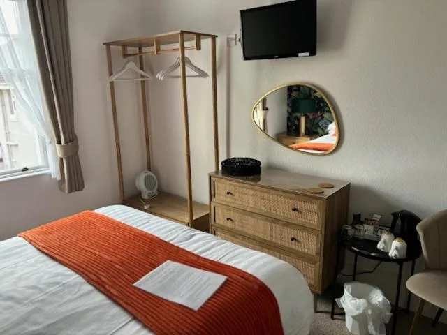 Bed in The Sandpiper Guest House