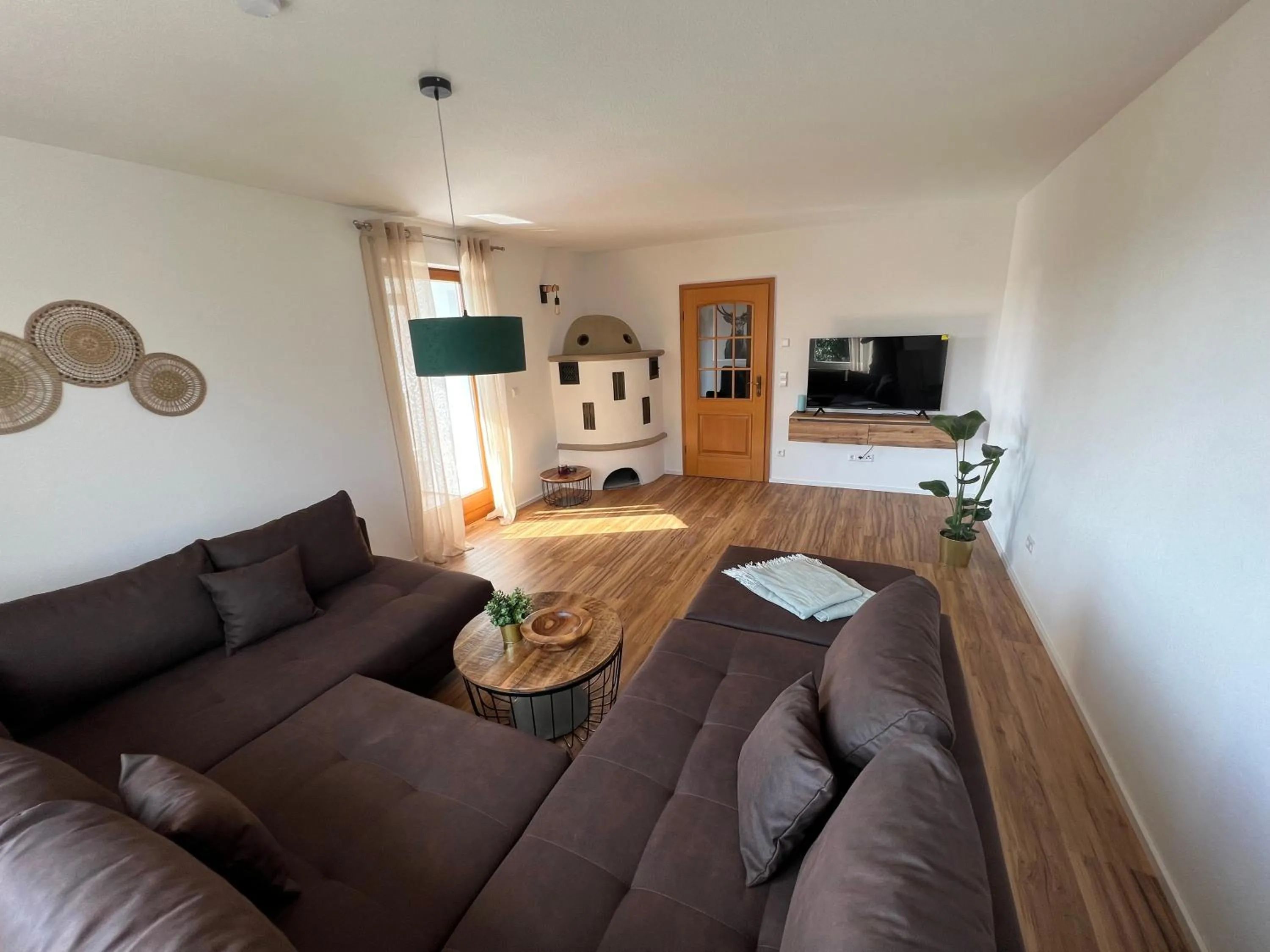 Communal lounge/ TV room in Charmantes Landhaus