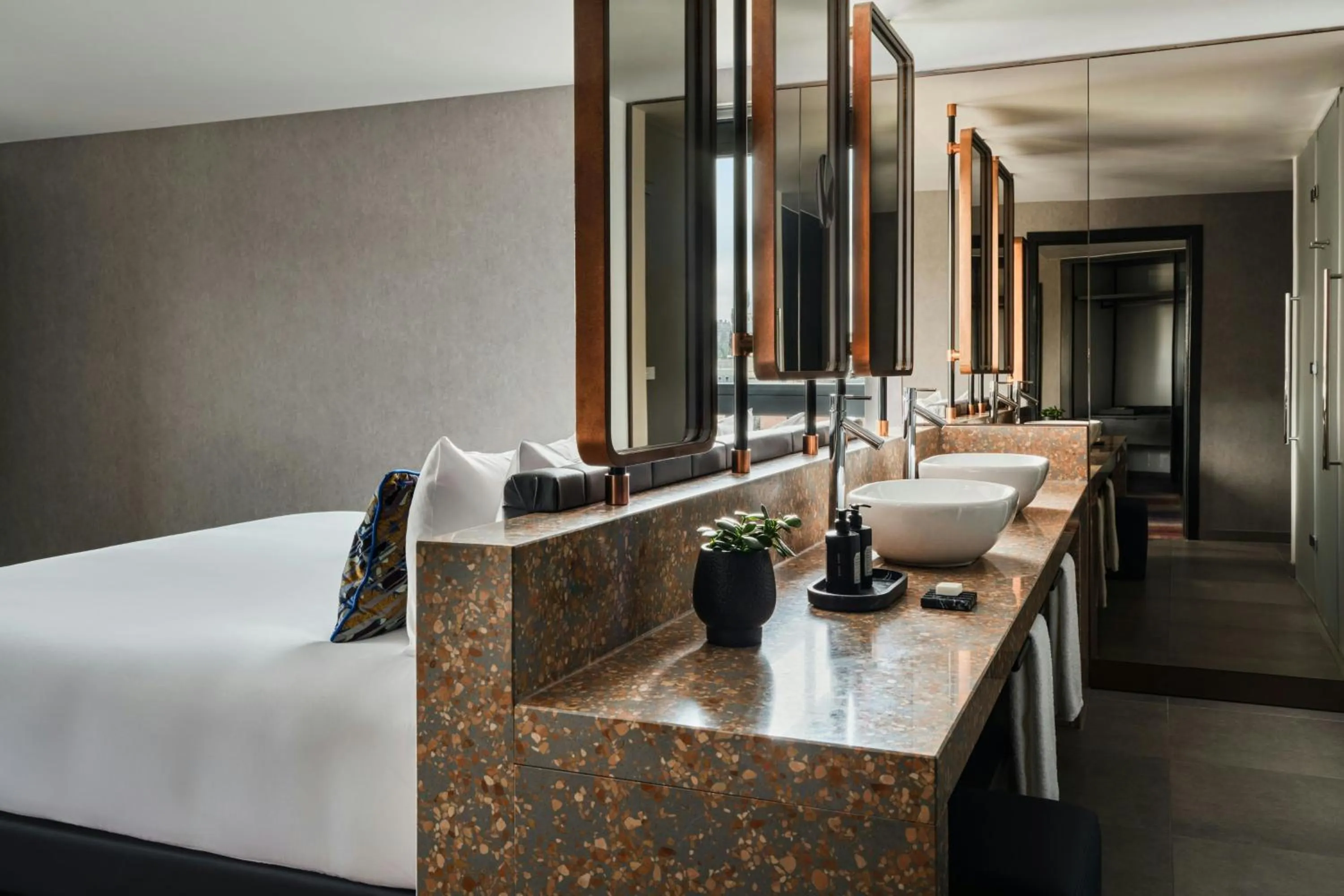 Bathroom, Bed in W Edinburgh