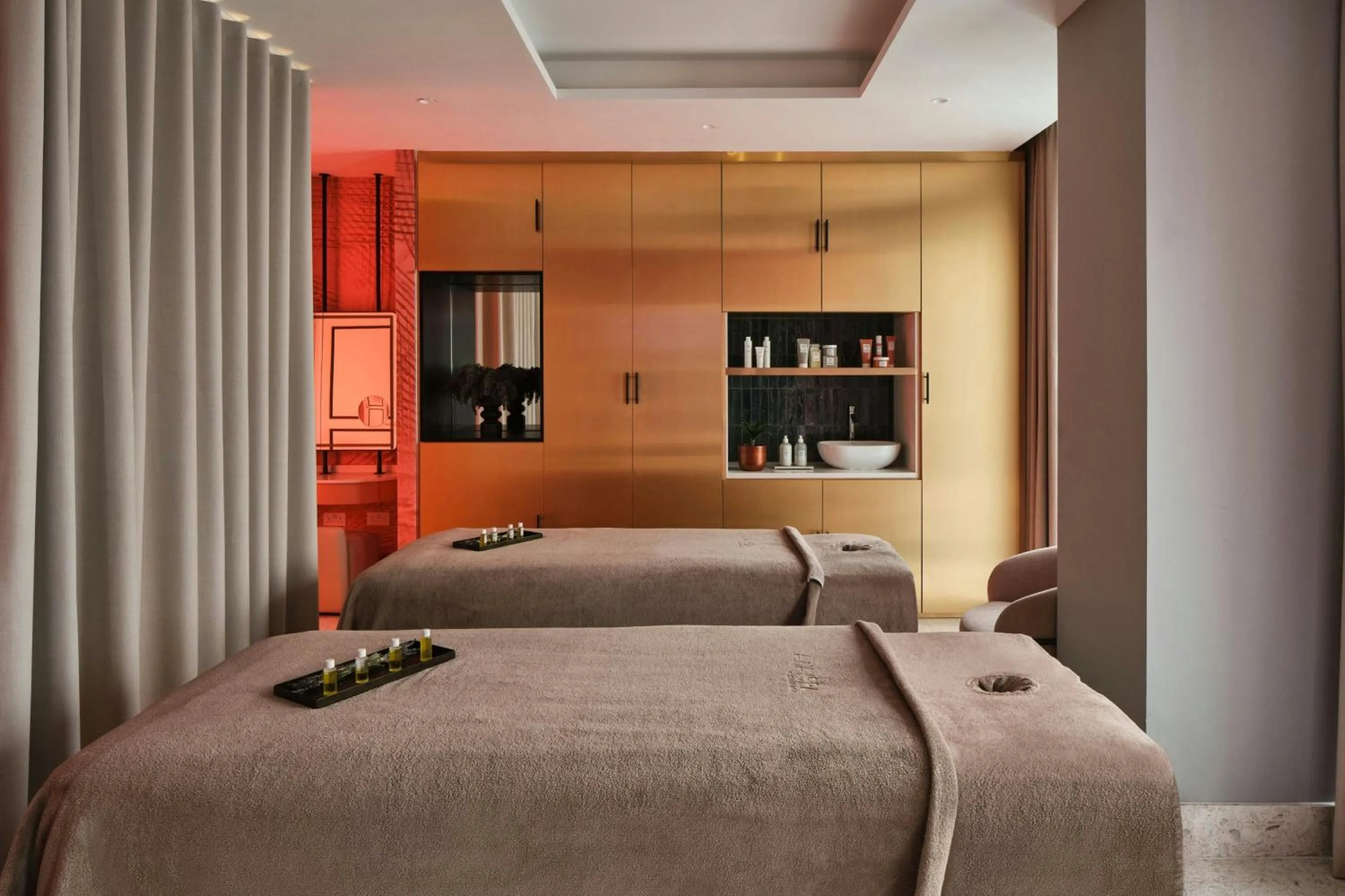 Spa and wellness centre/facilities, Bed in W Edinburgh