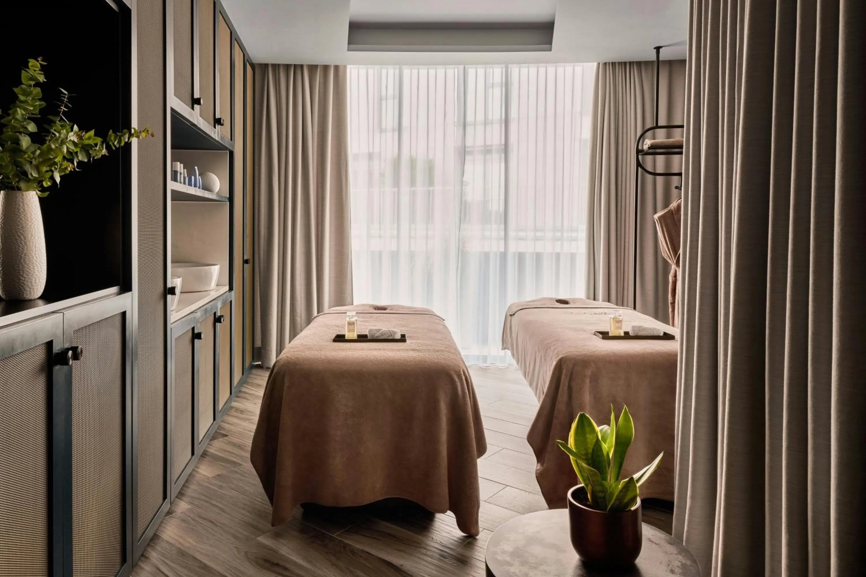 Spa and wellness centre/facilities, Bed in W Edinburgh