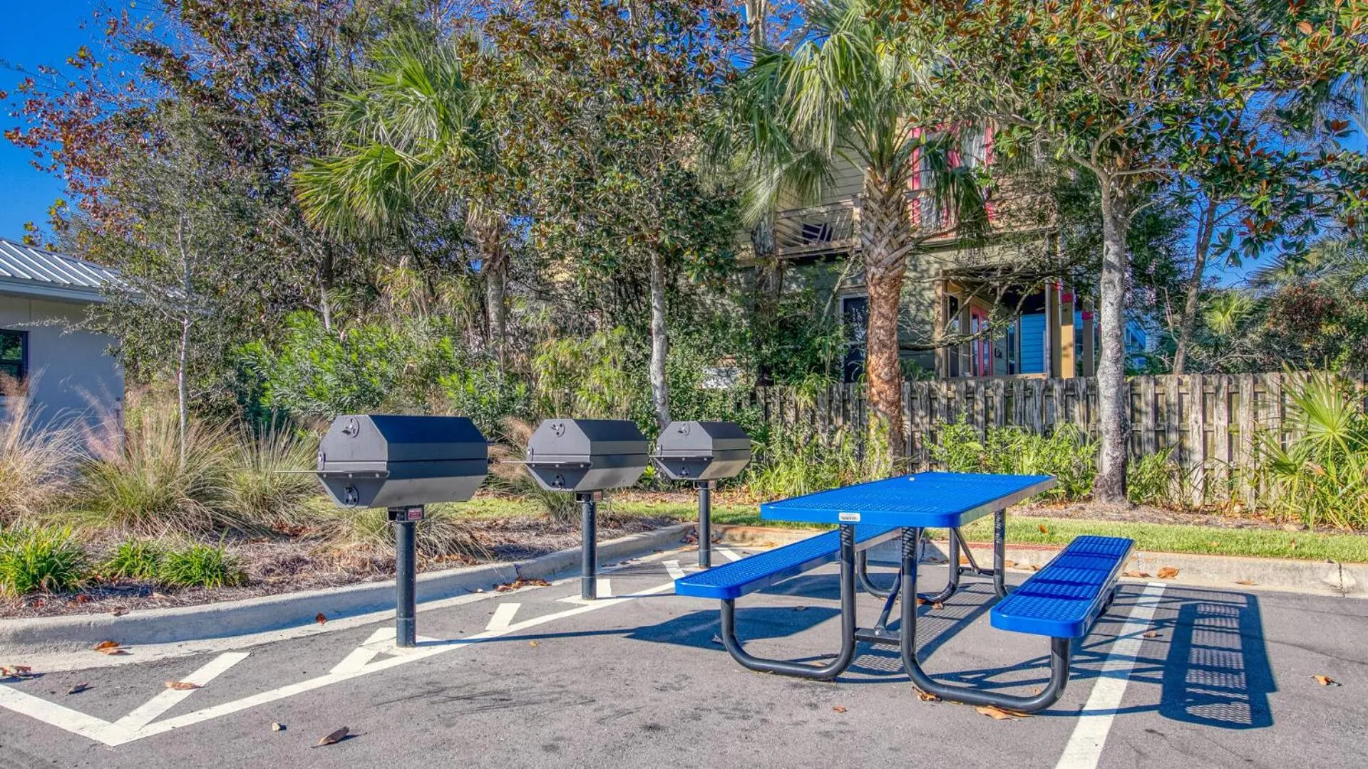 Hidden Lake Condos 321 - Short walk to Gulf Place