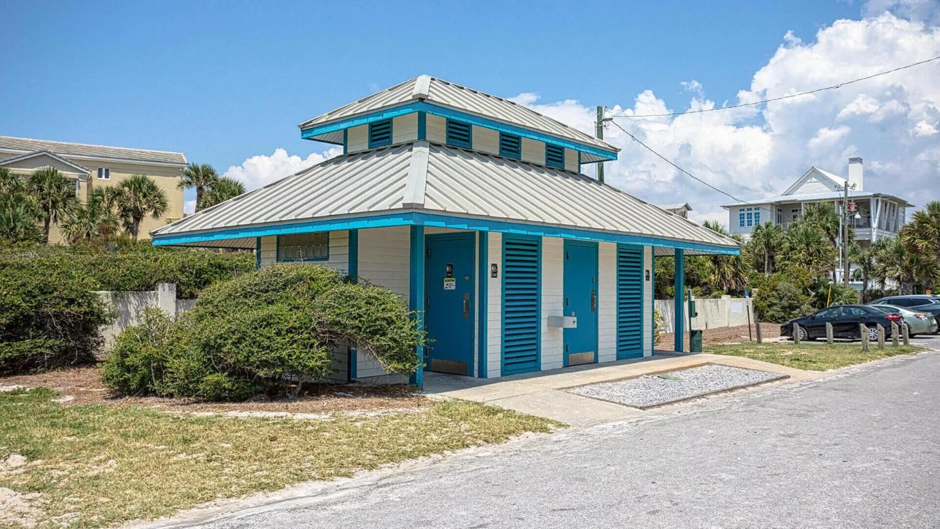 Hidden Lake Condos 321 - Short walk to Gulf Place