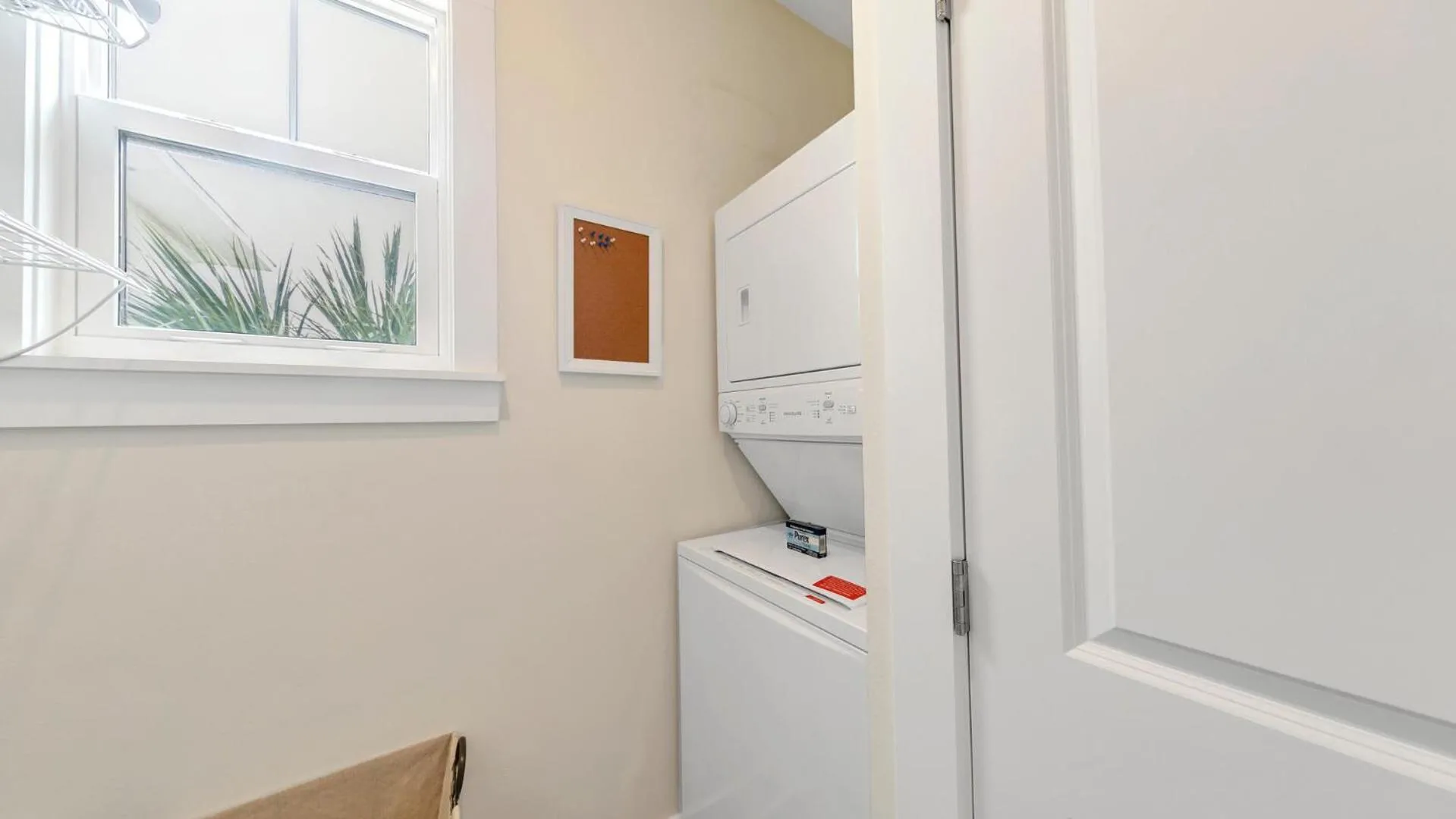 Hidden Lake Condos 321 - Short walk to Gulf Place
