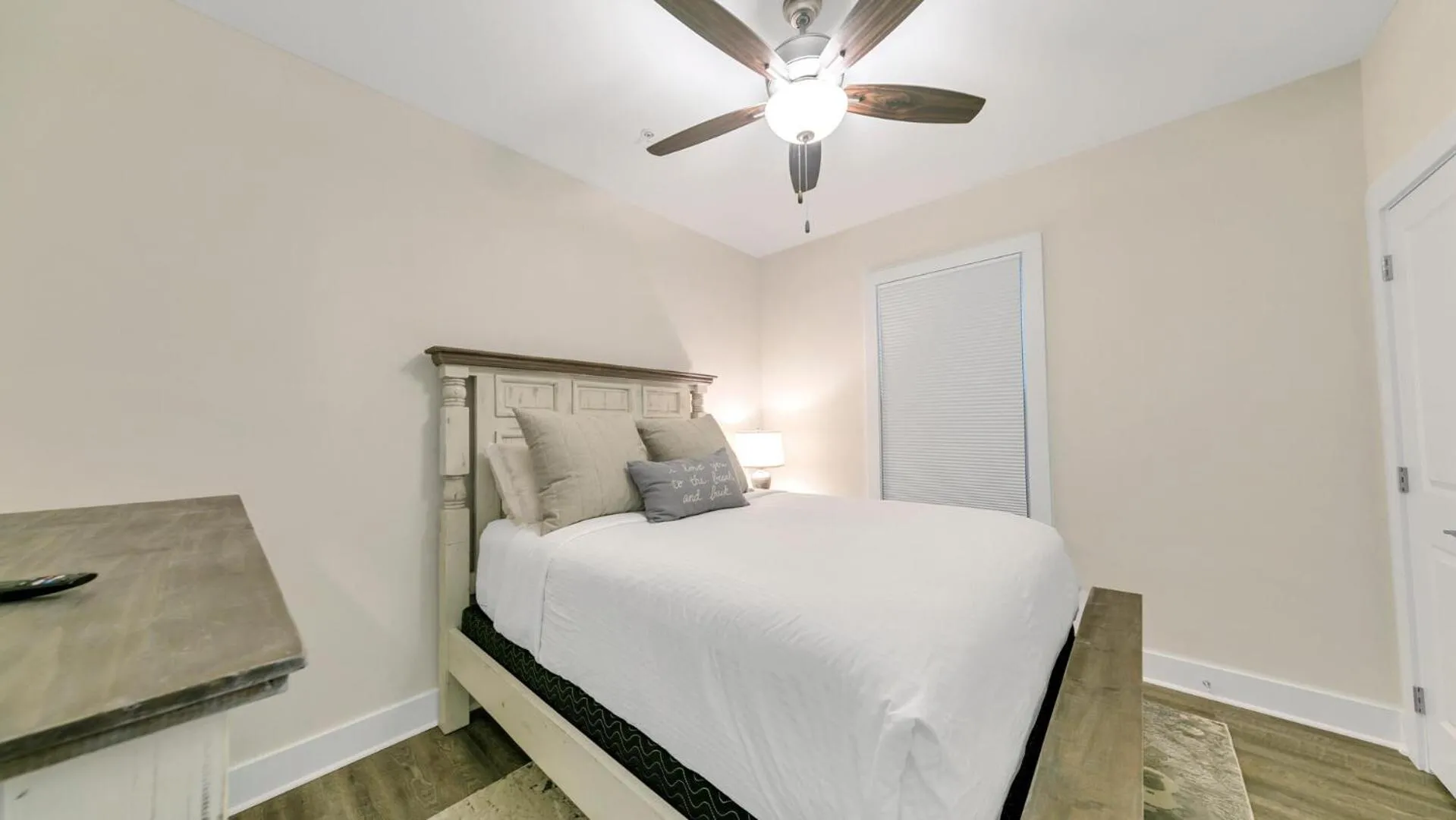 Bed in Hidden Lake Condos 321 - Short walk to Gulf Place