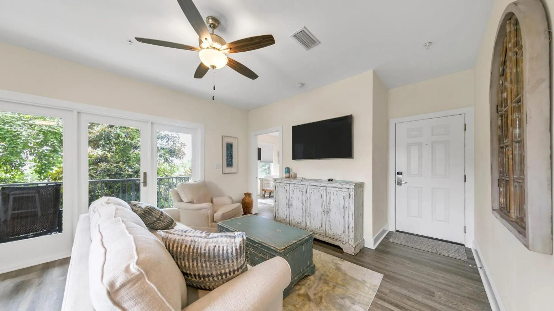 Hidden Lake Condos 321 - Short walk to Gulf Place