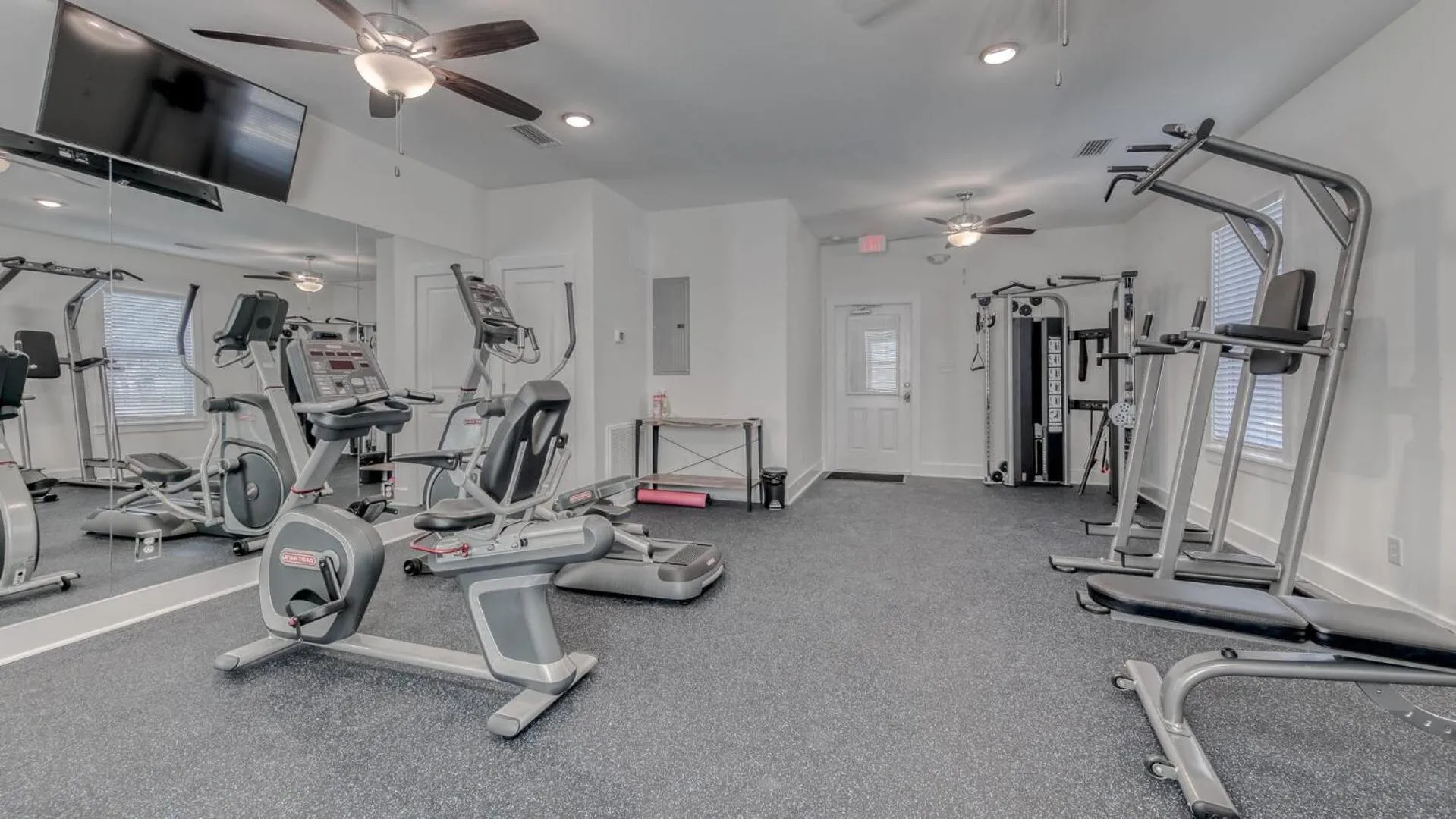 Hidden Lake Condos 321 - Short walk to Gulf Place