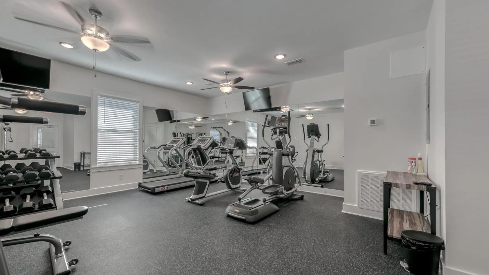 Hidden Lake Condos 321 - Short walk to Gulf Place