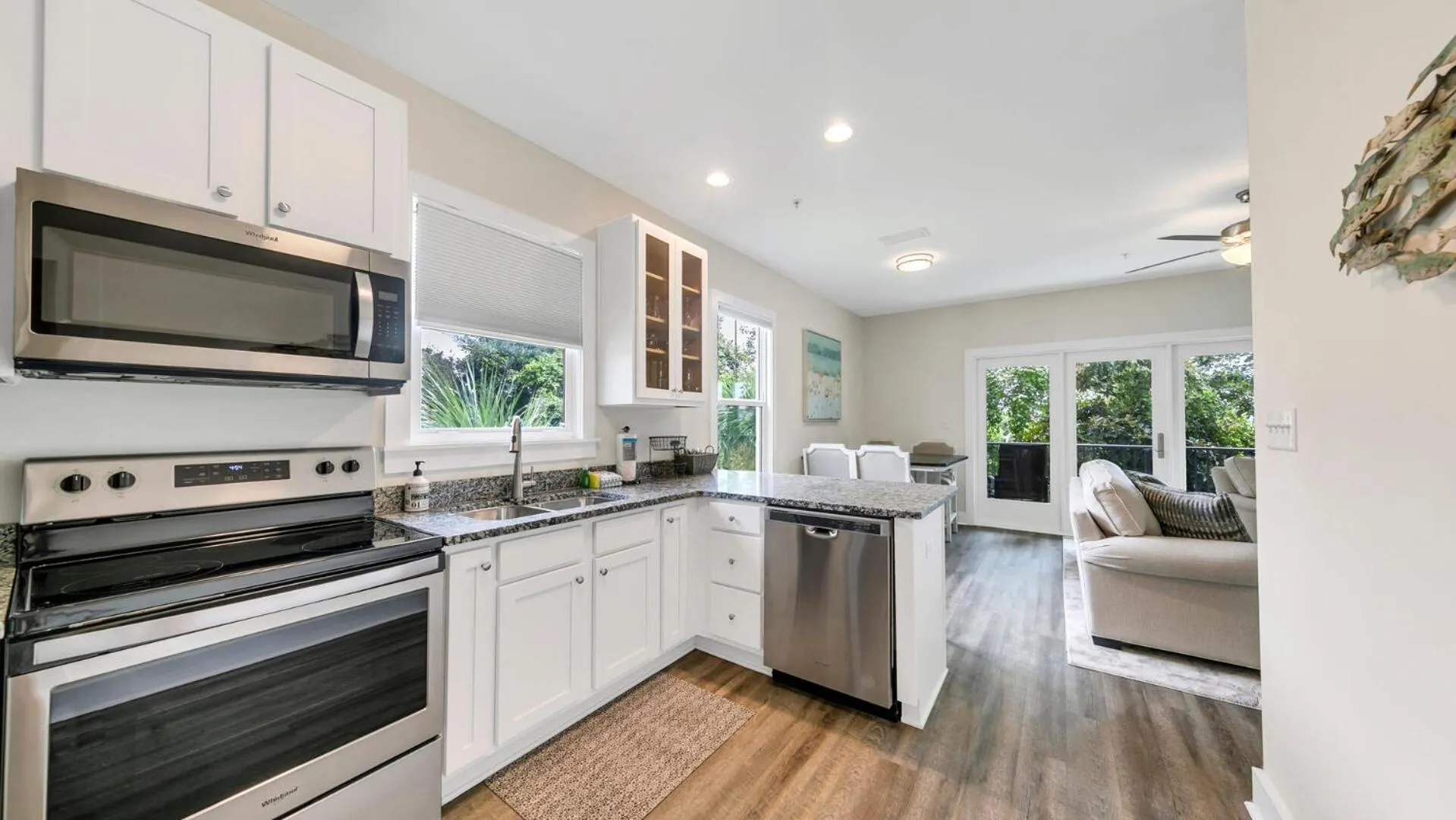 Hidden Lake Condos 321 - Short walk to Gulf Place