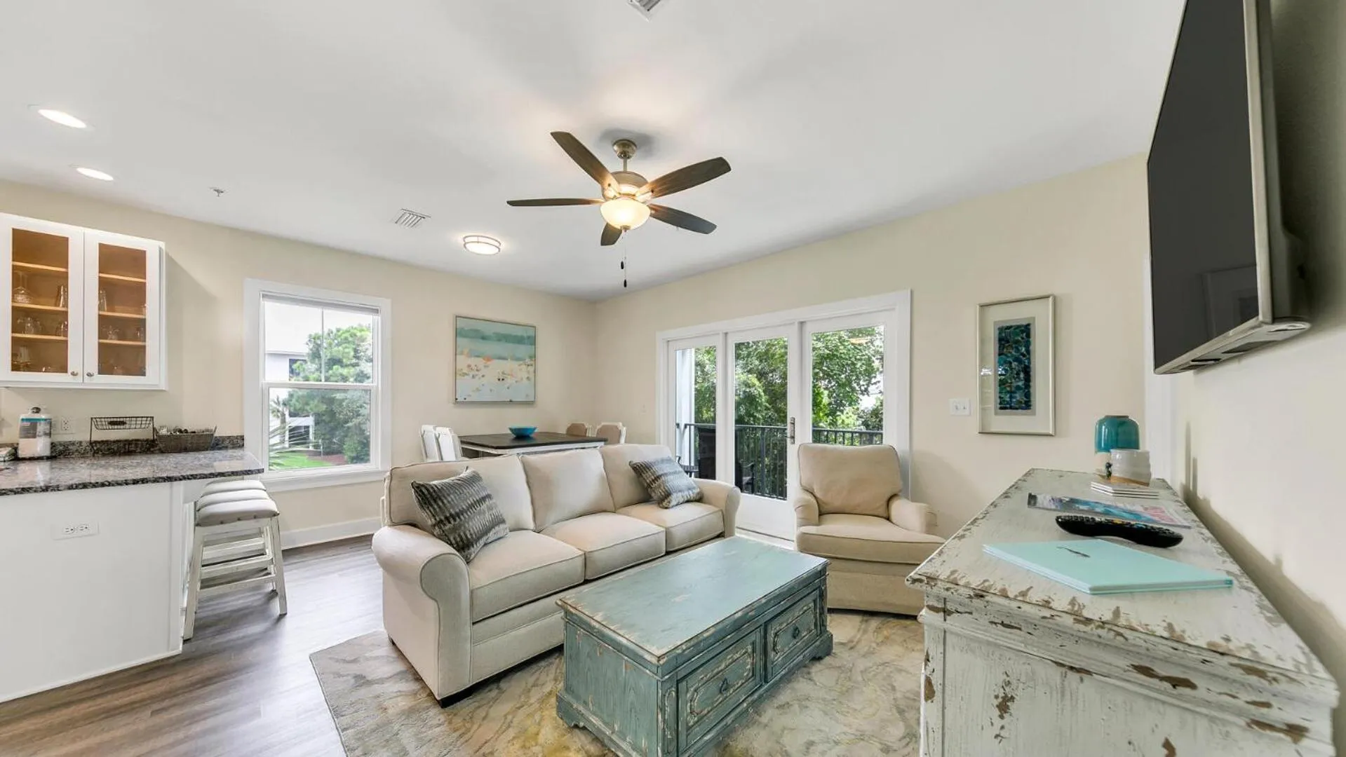 Hidden Lake Condos 321 - Short walk to Gulf Place
