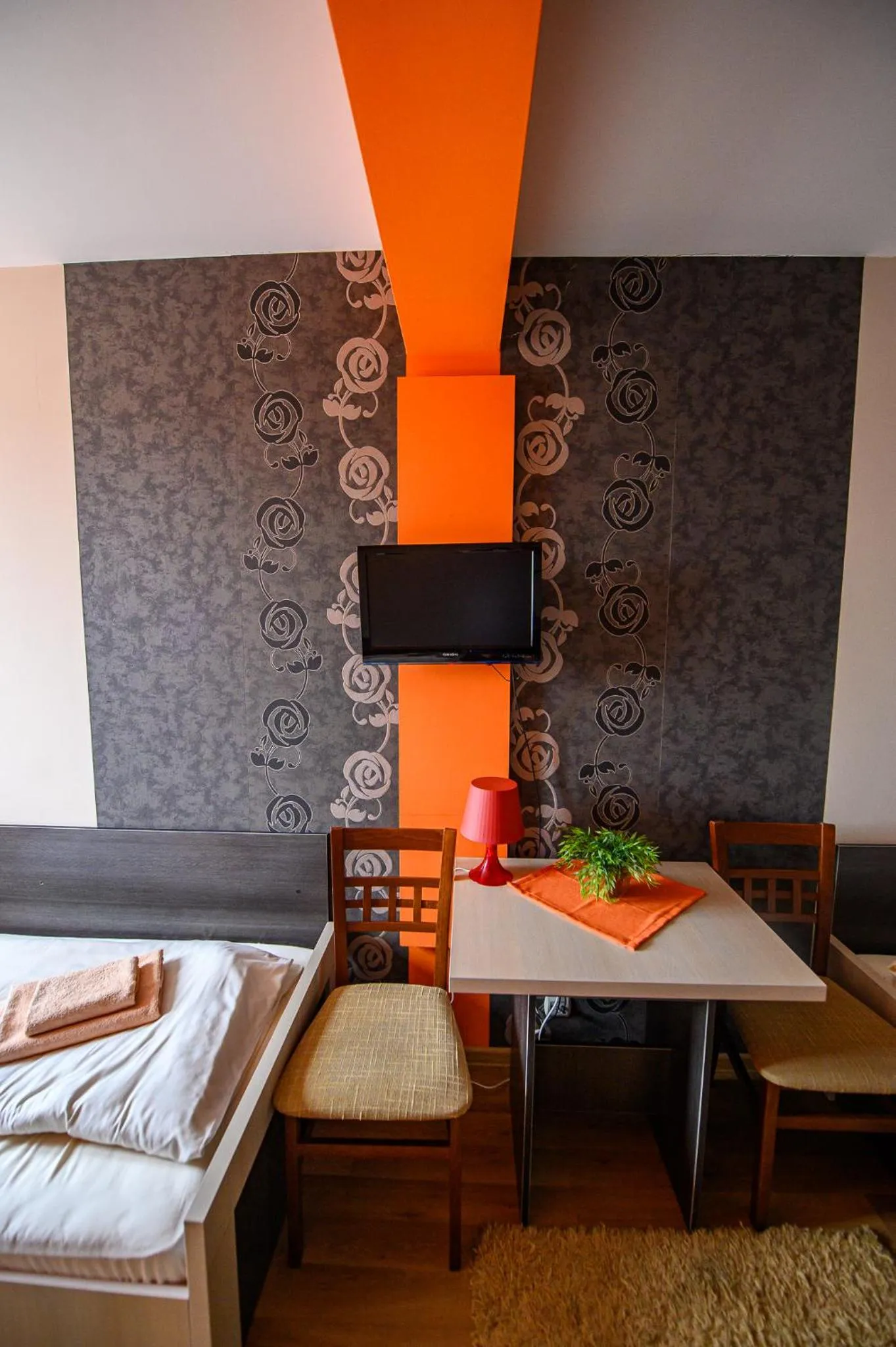 TV and multimedia, Bed in Hotel Restauracja Sara