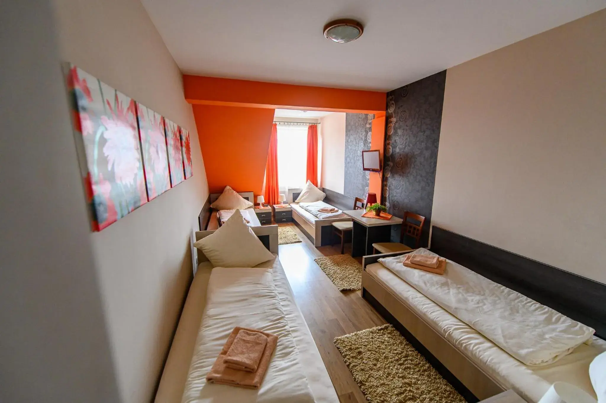 Quadruple Room with Private Bathroom in Hotel Restauracja Sara Quadruple Room with Private Bathroom in Hotel Restauracja Sara