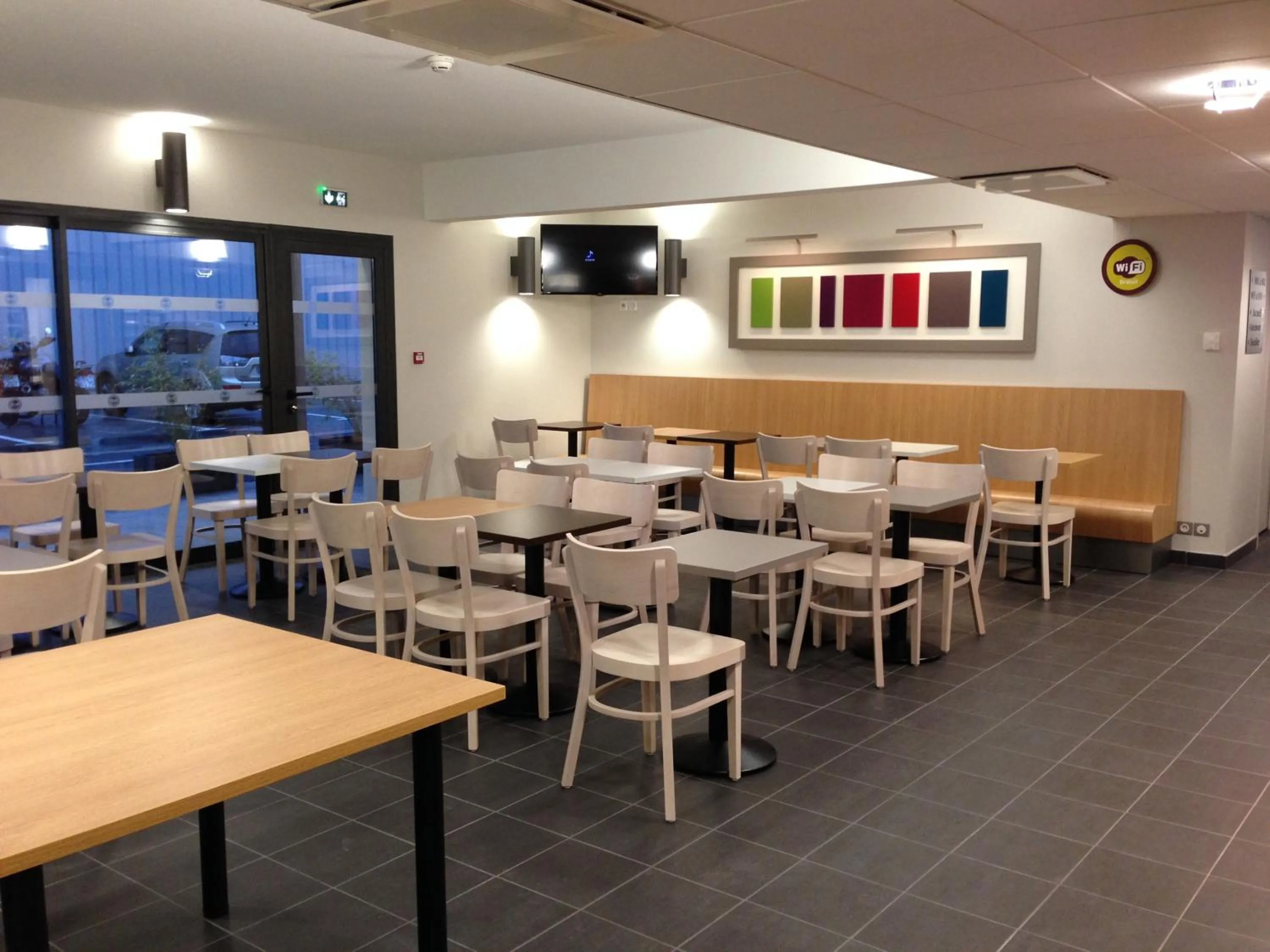 Restaurant/places to eat in B&B HOTEL Aubenas