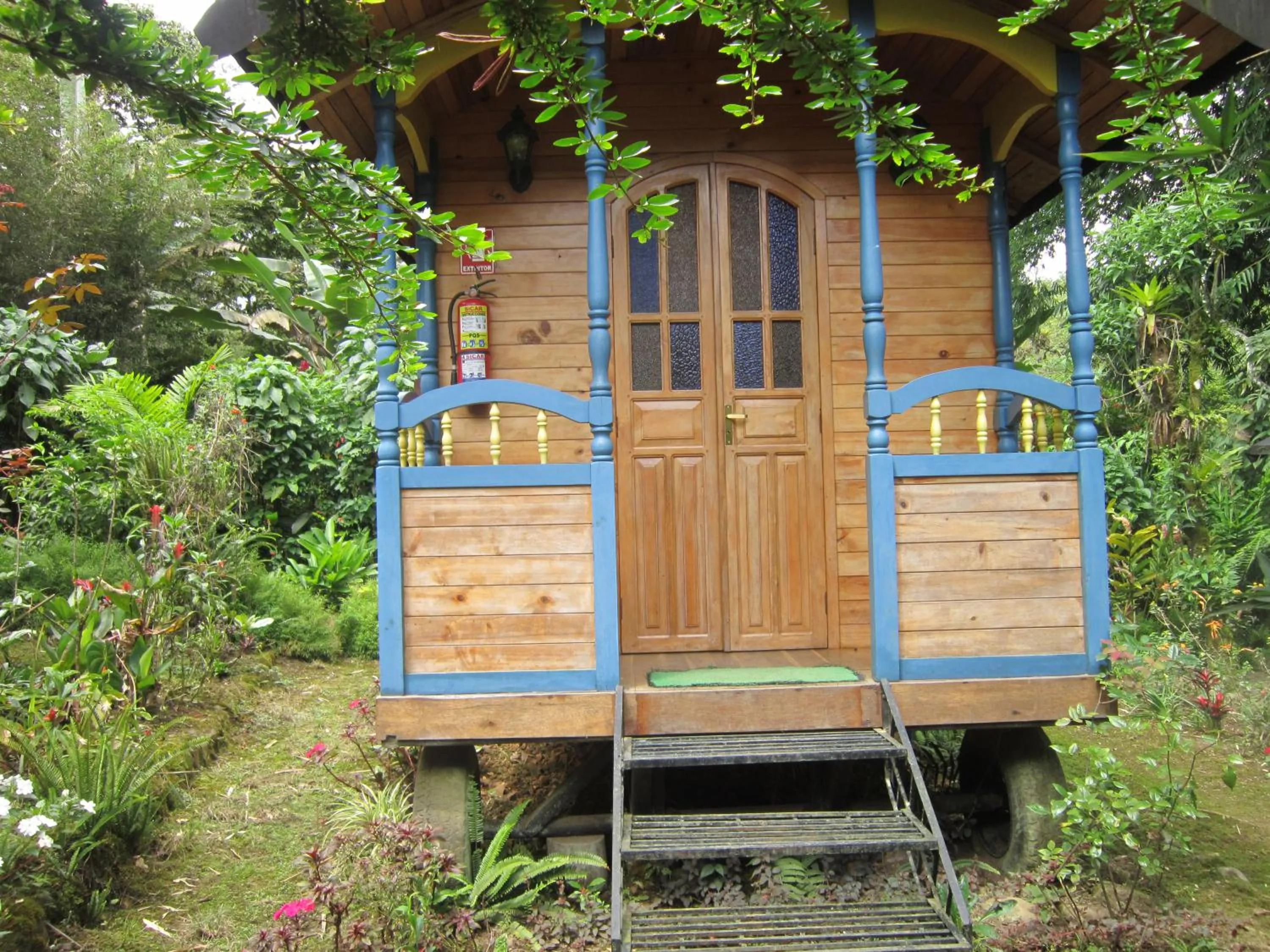 Day in Hosteria La Roulotte - Mindo