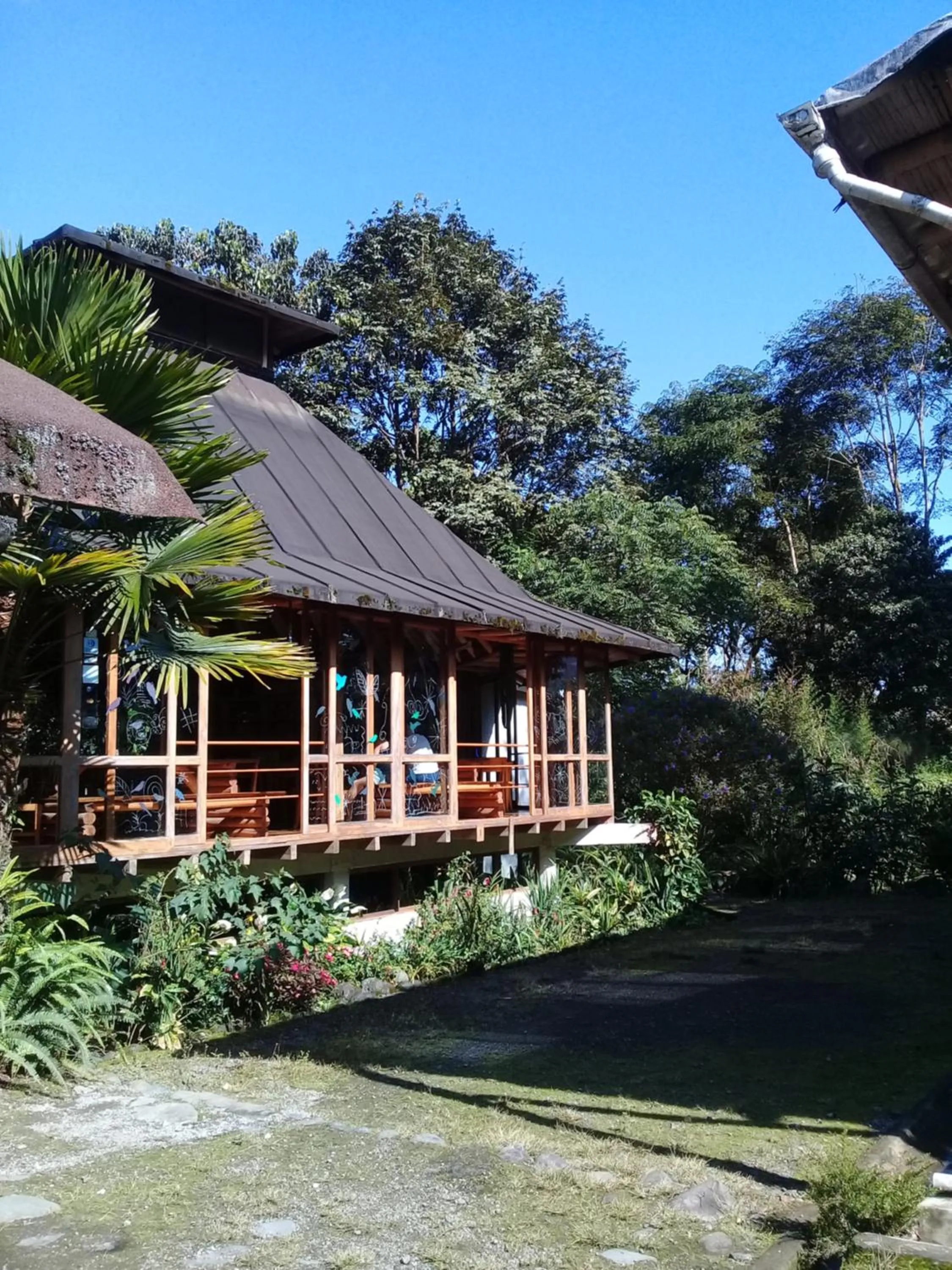 Property building in Hosteria La Roulotte - Mindo