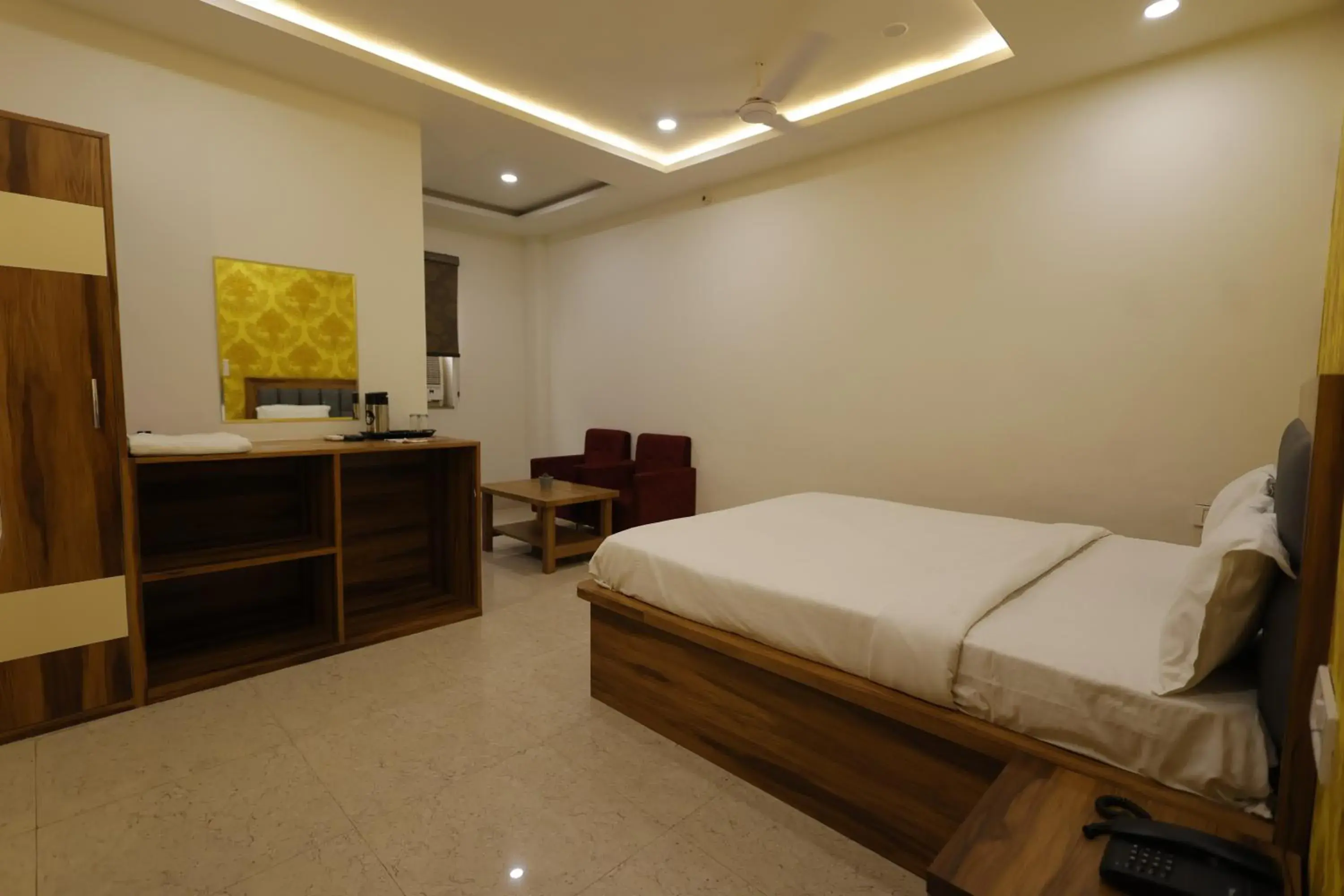 Bed in Silver Oaks Inn Bed in Silver Oaks Inn