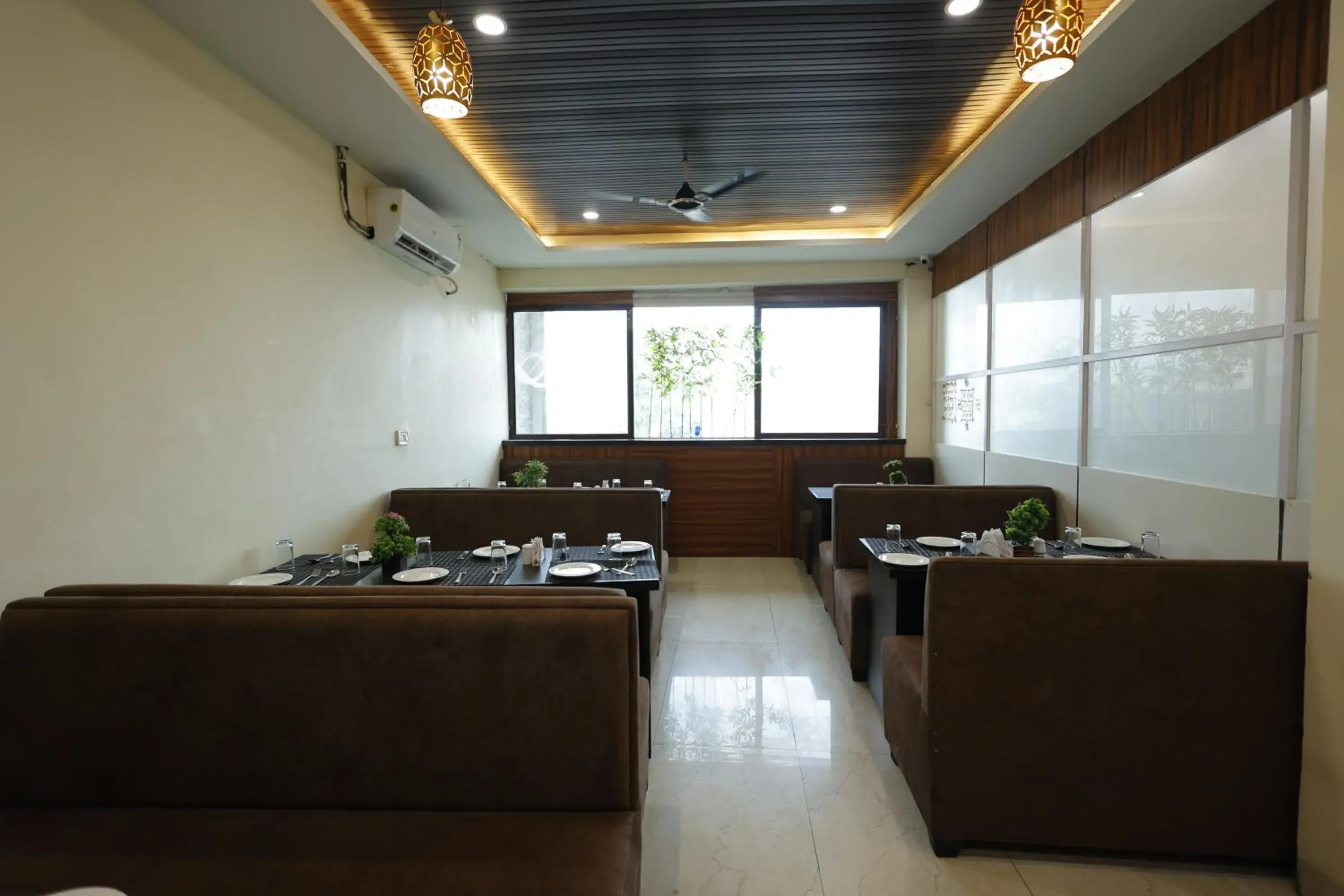 Restaurant/places to eat in Silver Oaks Inn Restaurant/places to eat in Silver Oaks Inn