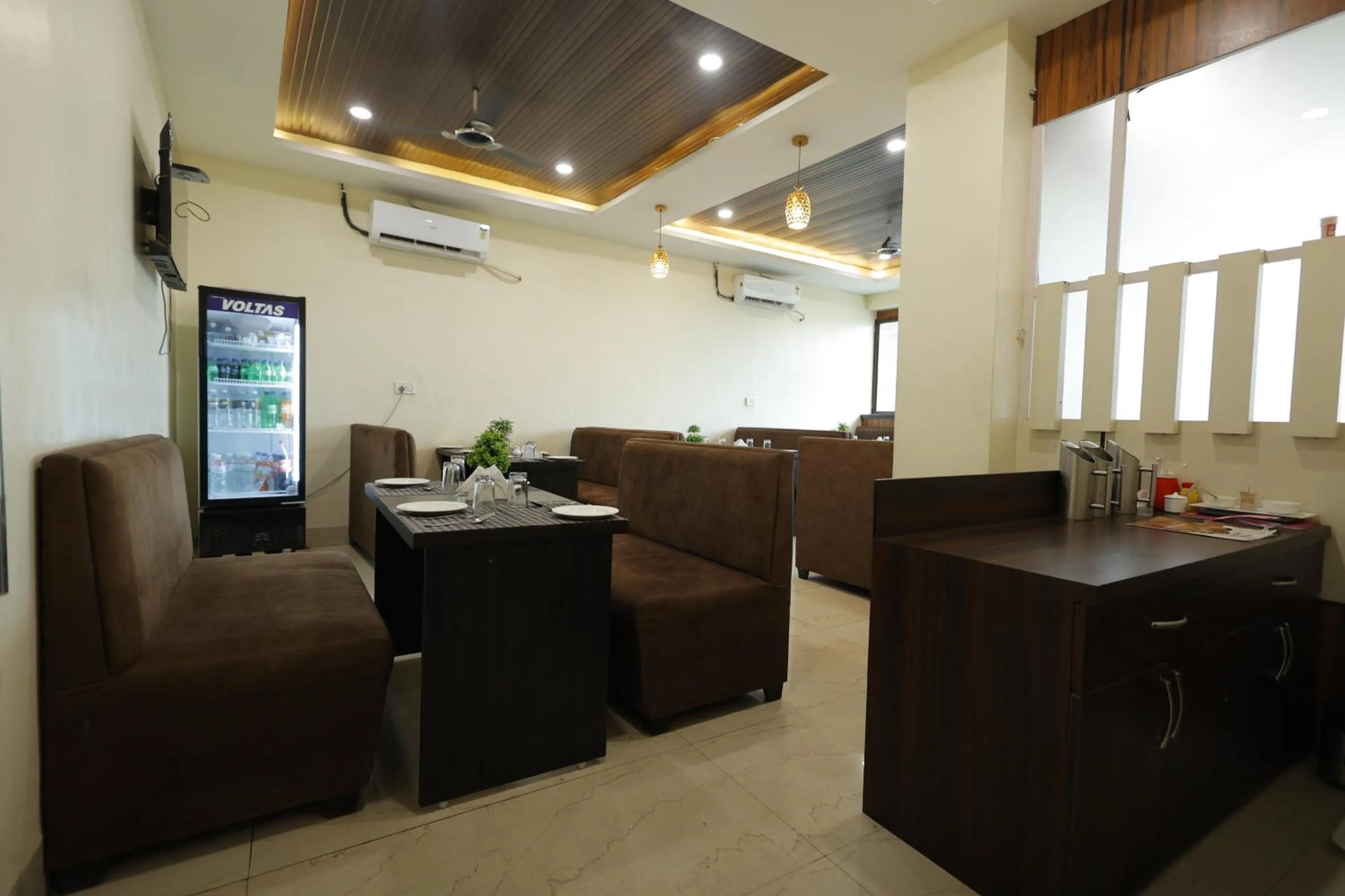 Restaurant/places to eat in Silver Oaks Inn