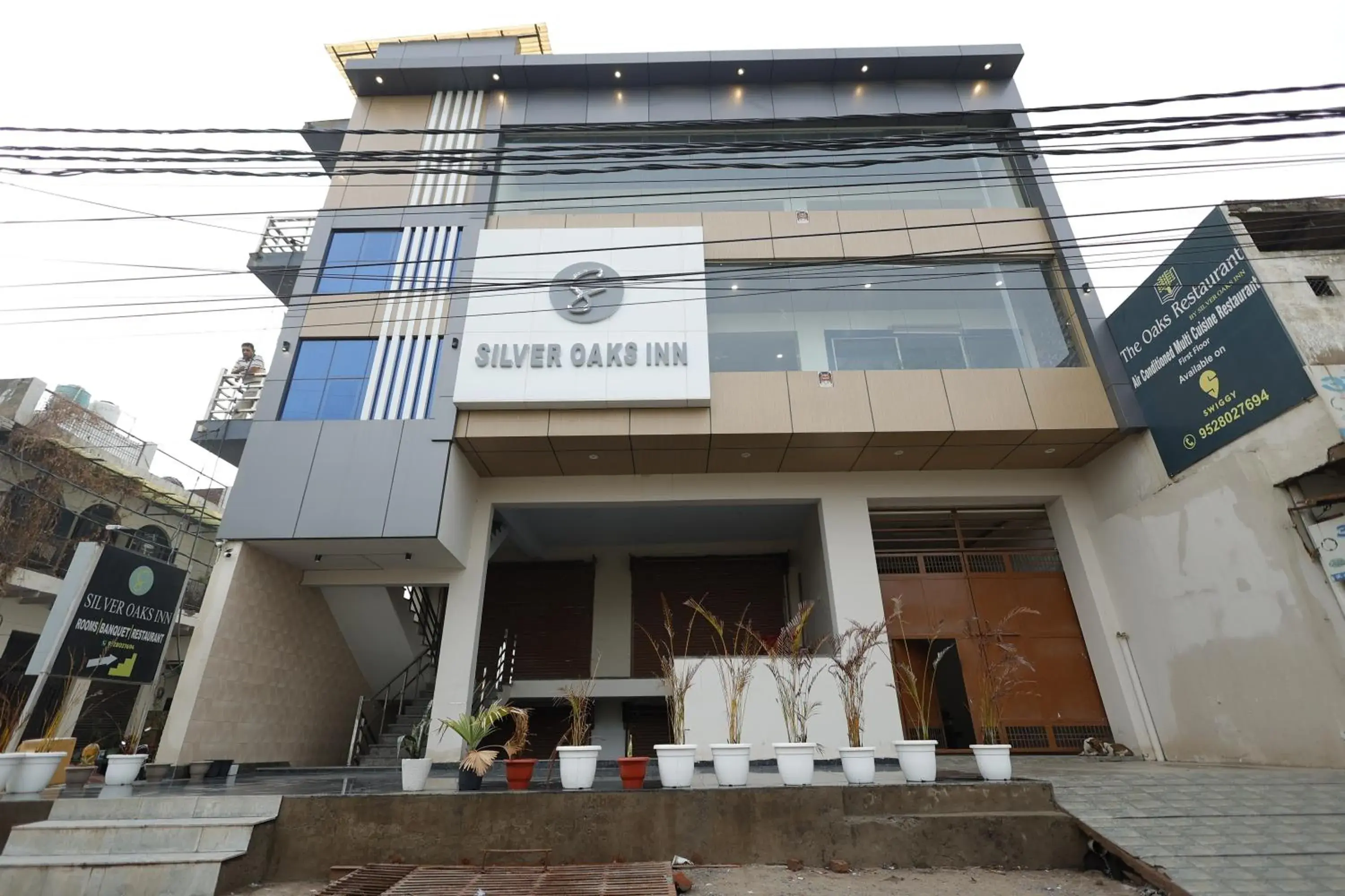 Property building in Silver Oaks Inn Property building in Silver Oaks Inn