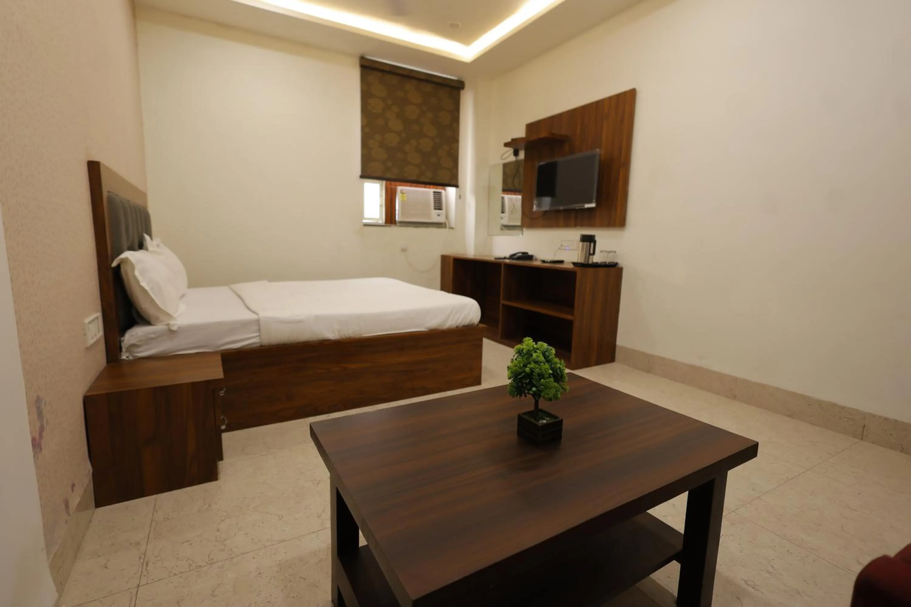 TV and multimedia, Bed in Silver Oaks Inn