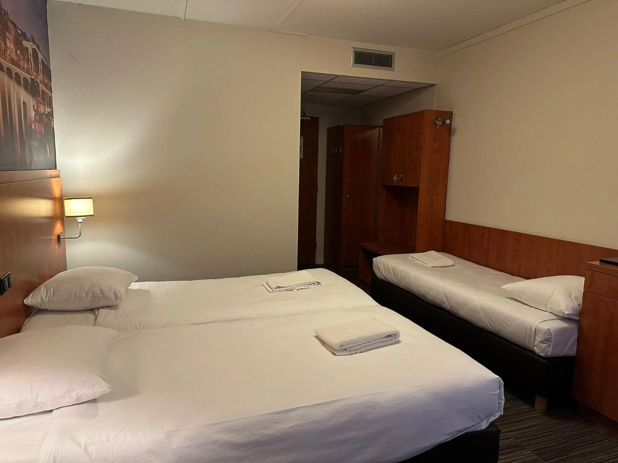 Bed in Westlake Hotels Amsterdam