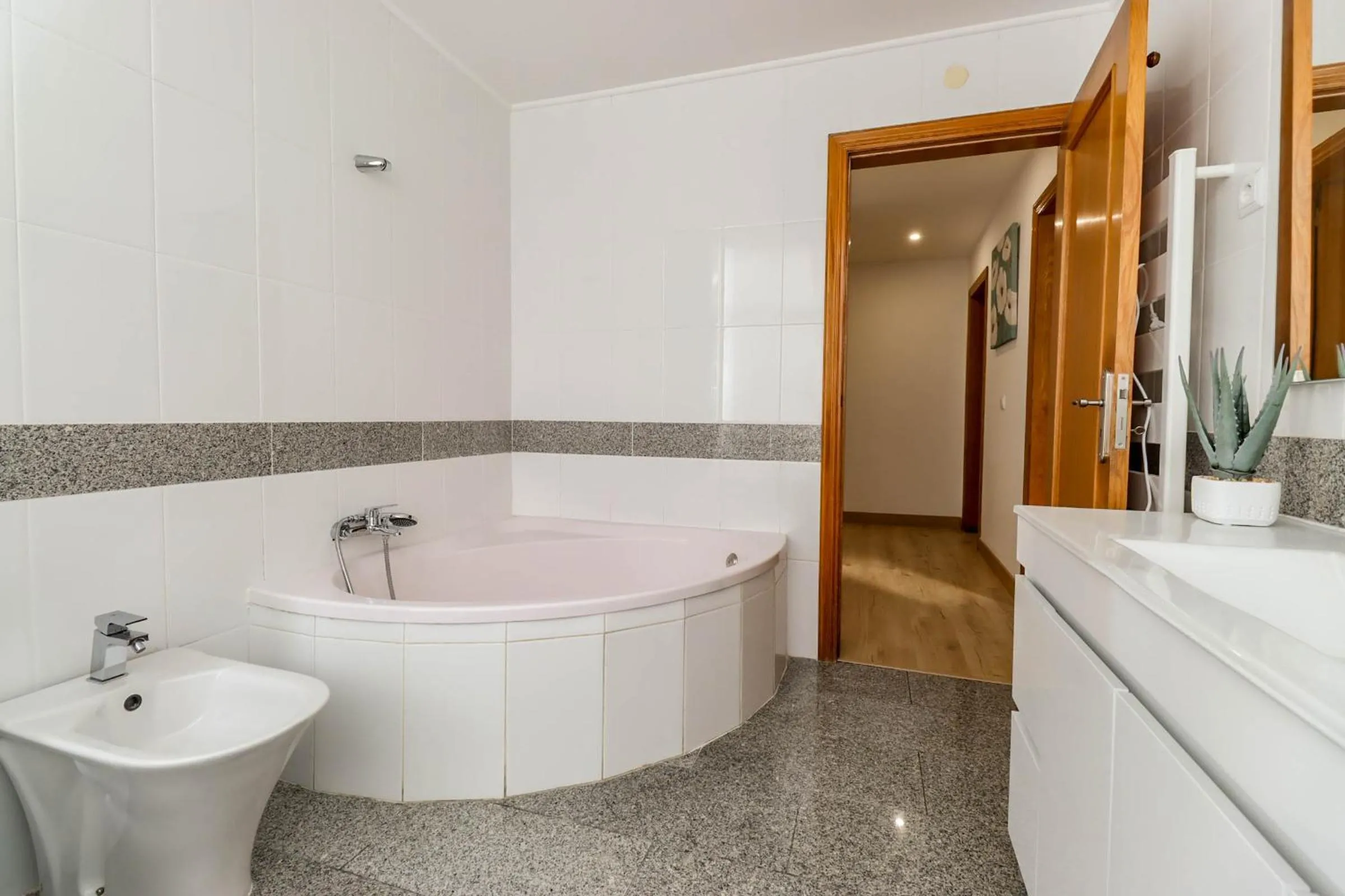 Bathroom in Flor do Mar - Spacious Apartment with Balcony